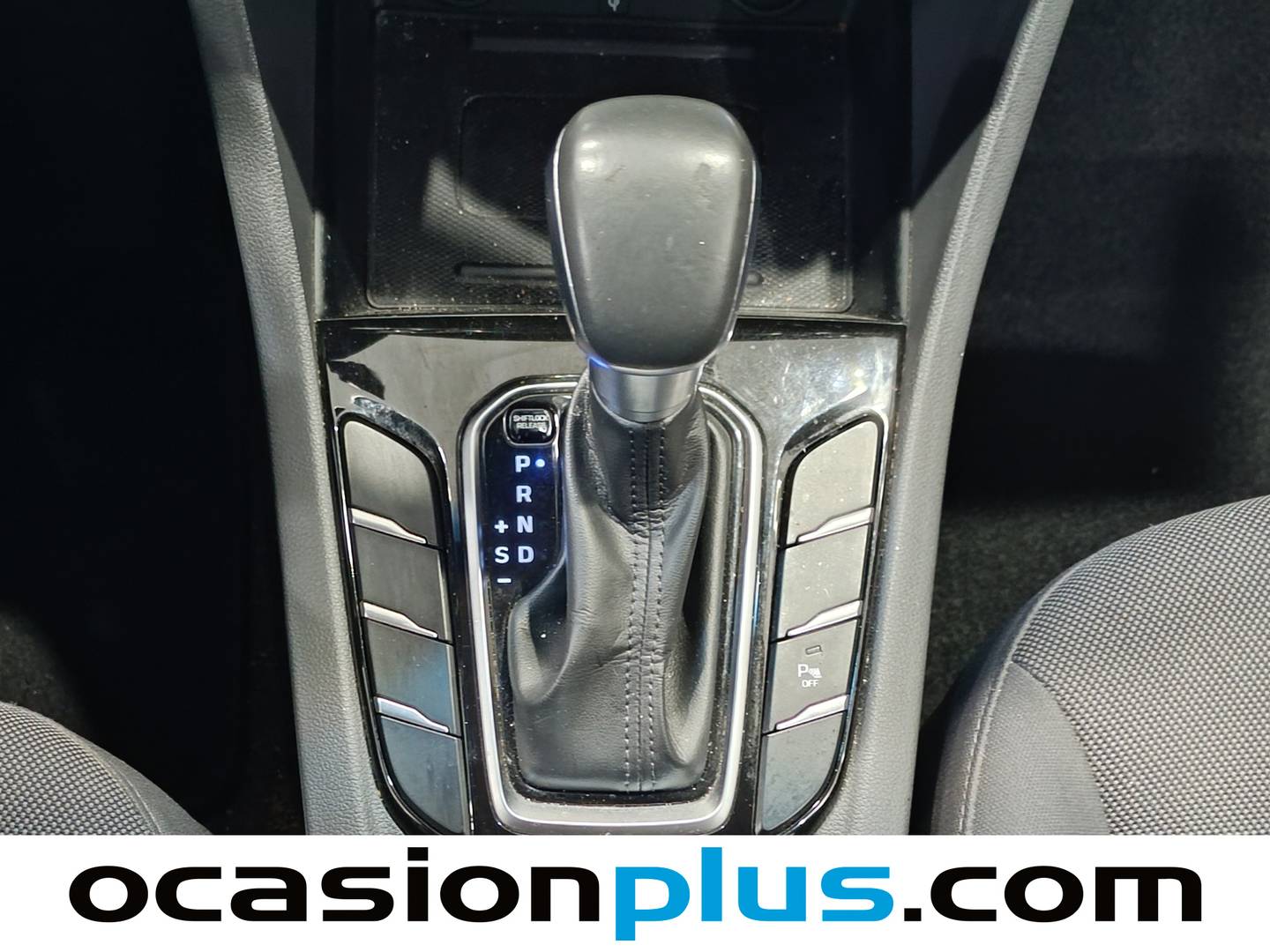 Foto Hyundai IONIQ Hyundai Ioniq 1.6 GDI HEV Tecno DCT (141 CV)