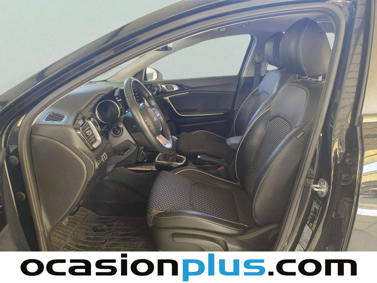 Foto asientos delanteros KIA Ceed KIA Ceed 1.0 T-GDi Tech (120 CV)