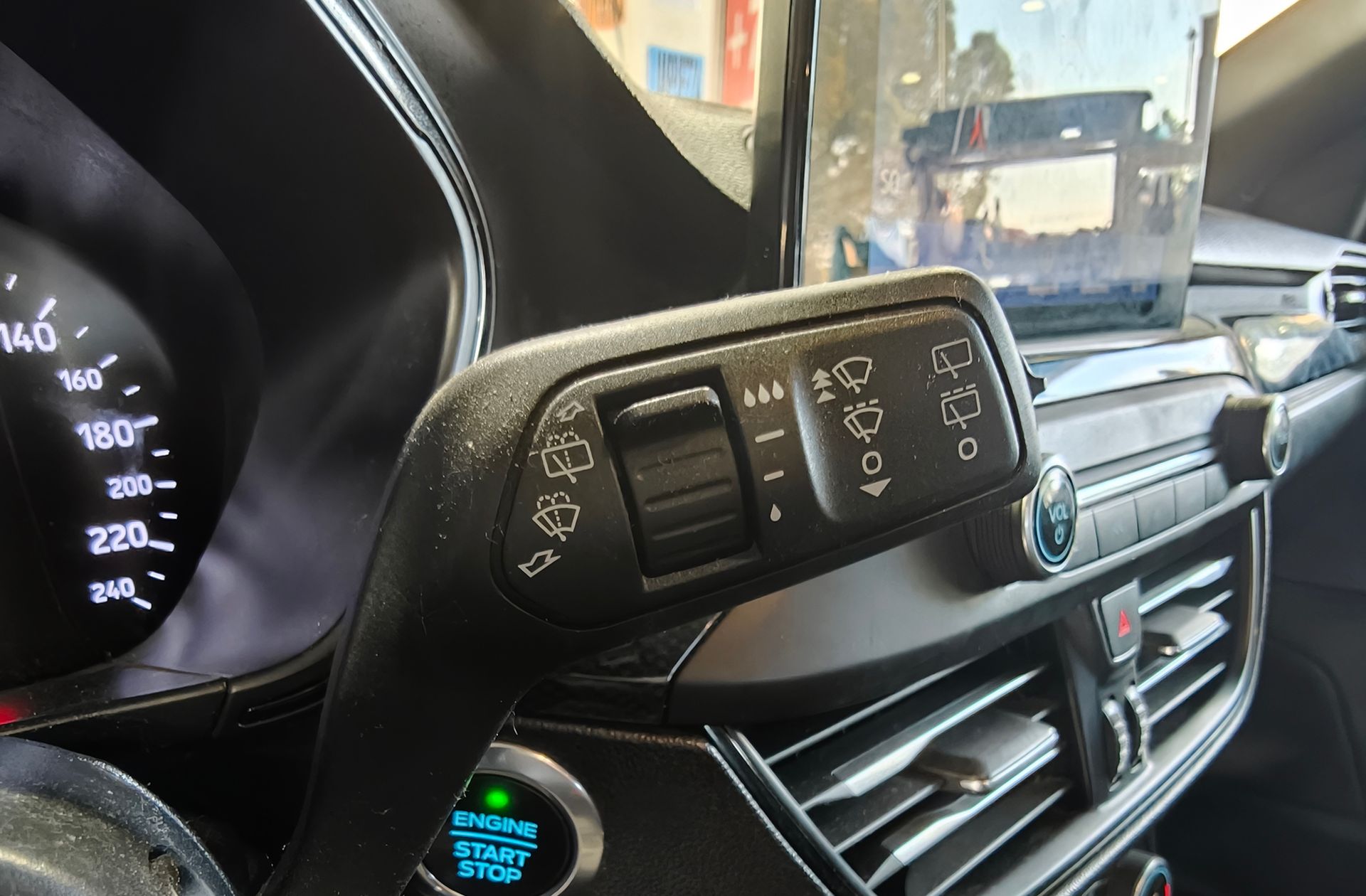 Ford Focus 1.5 EcoBlue ST-Line - foto 27