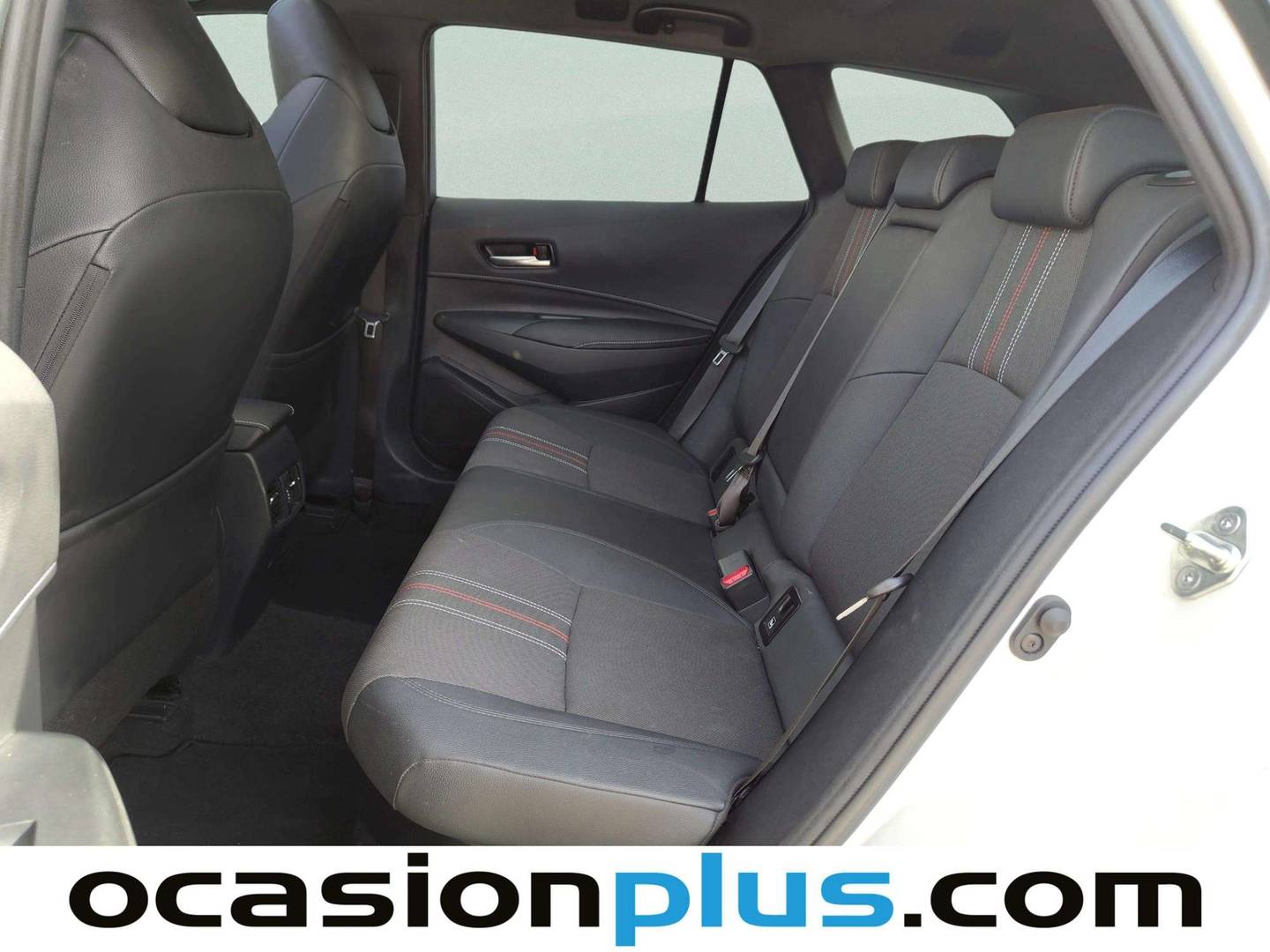 Foto asientos traseros Toyota Corolla Toyota Corolla 180H Touring Sports GR-Sport E-CVT (180 CV)