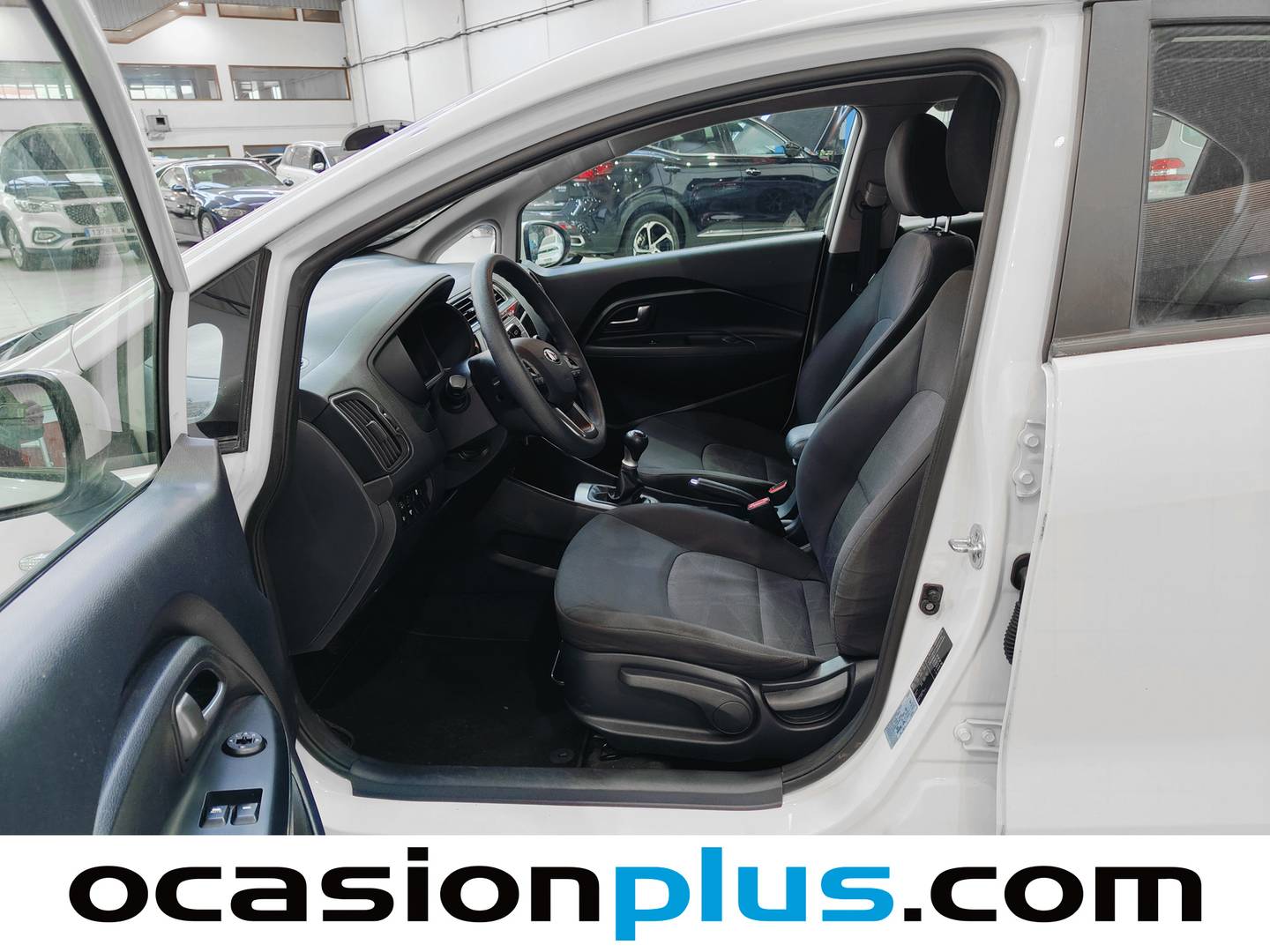 Foto asientos delanteros KIA Rio KIA Rio 1.2 CVVT Tech (84 CV)