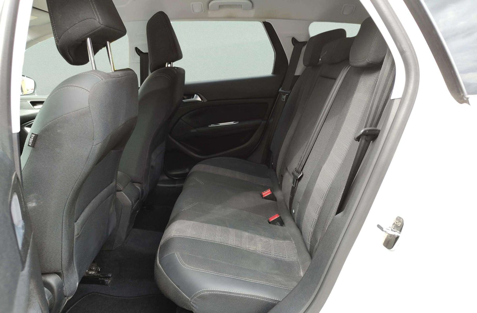 Peugeot 308 SW 1.2 PureTech Allure - foto 12