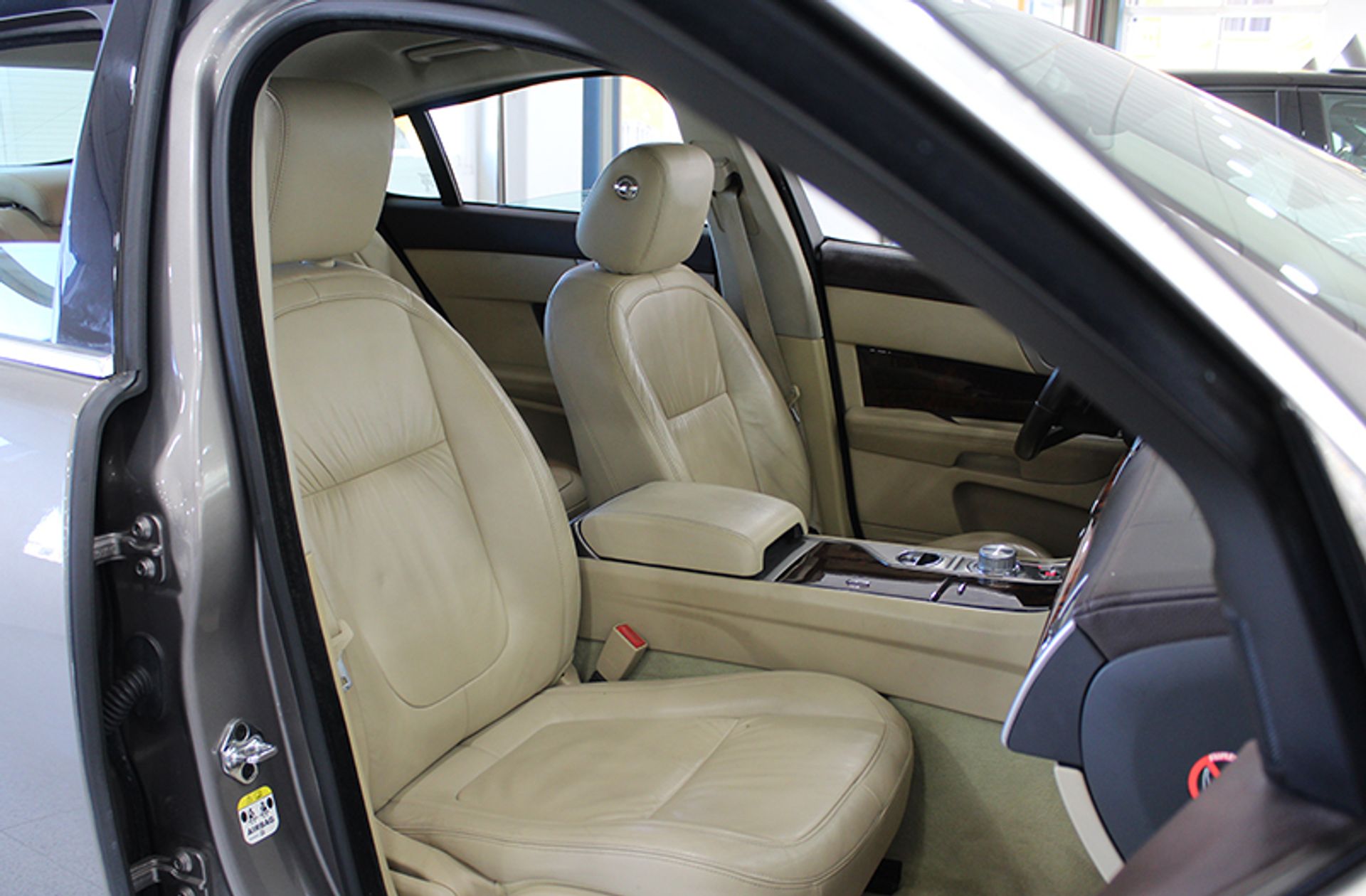 Jaguar XF 3.0 V6 Luxury - foto 15
