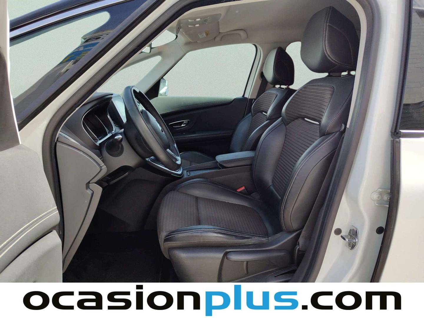 Foto asientos delanteros Renault Scénic Renault Scenic Zen TCe (140 CV) GPF EDC