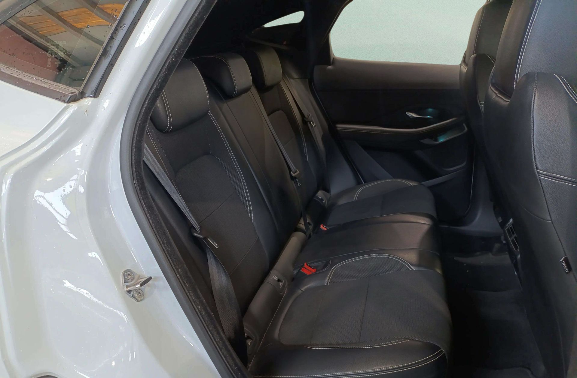 Jaguar E-Pace 2.0D R-Dynamic 4WD - foto 20