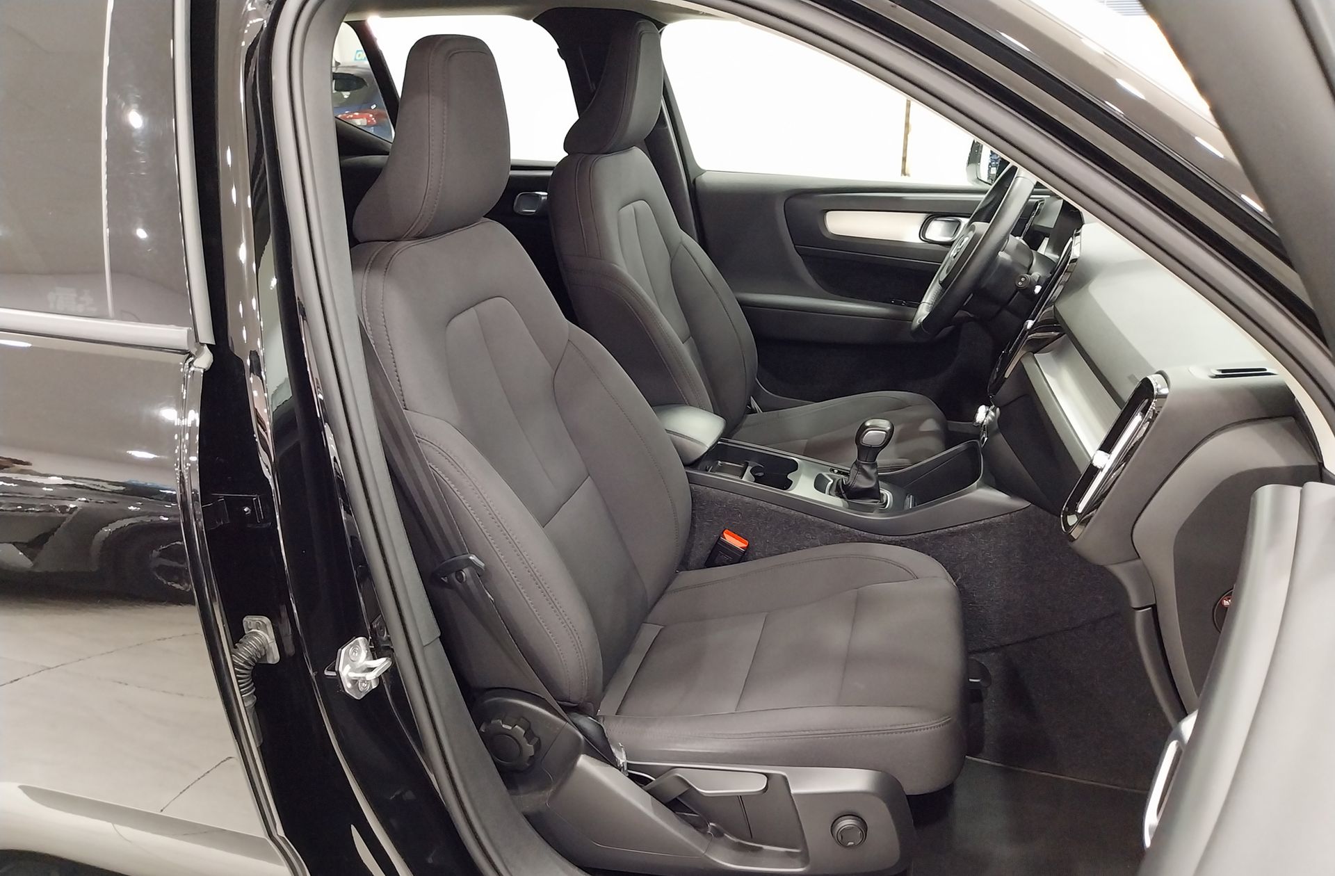 Volvo XC40 T3 Business Plus - foto 20