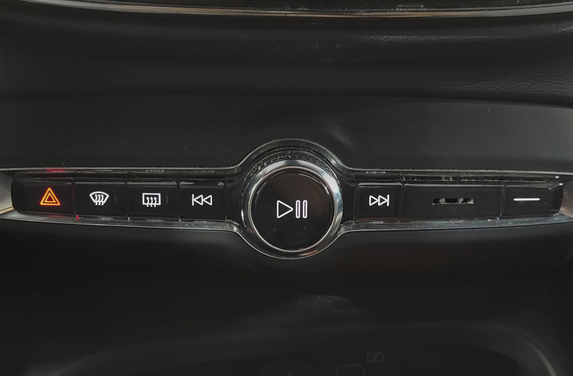 Volvo XC40 B3 Gasolina Mild hybrid Plus Dark - foto 41