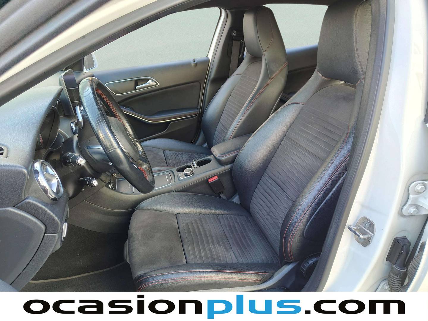 Foto asientos delanteros Mercedes GLA Mercedes-Benz GLA 200 d (136 CV) Pack AMG