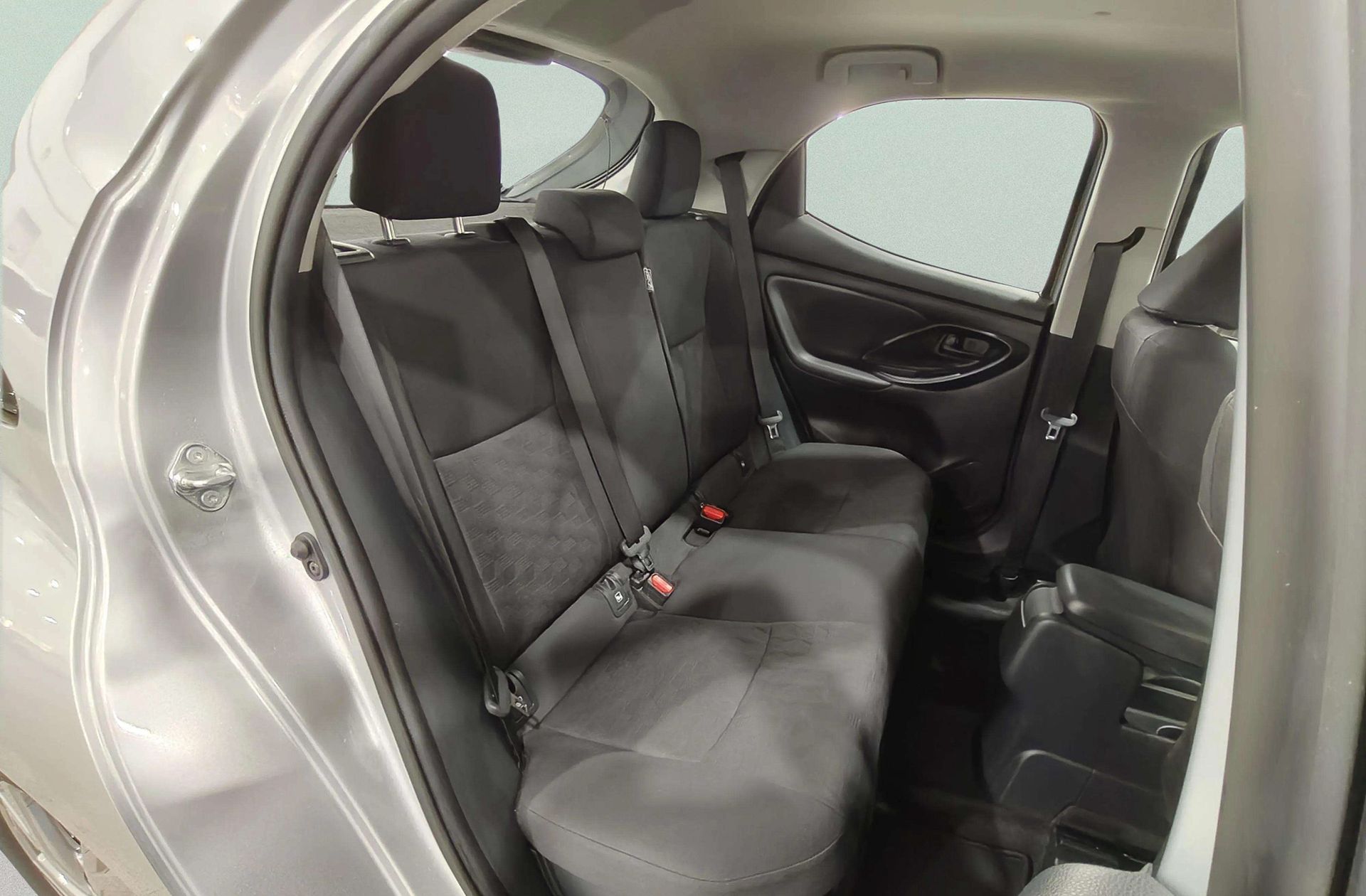 Toyota Yaris 120H Active Plus - foto 16