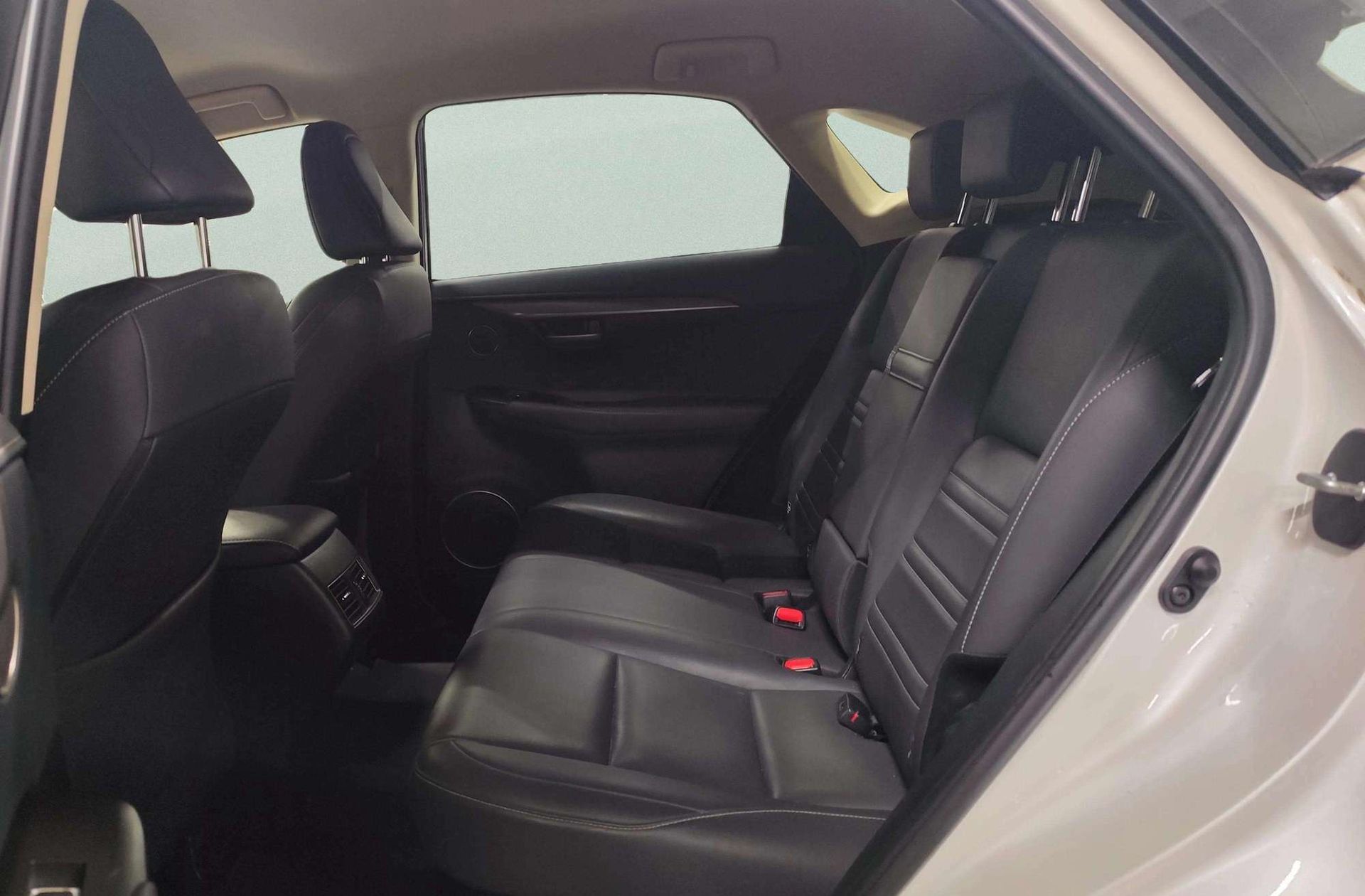 Lexus NX 300h Premium 2WD - foto 11