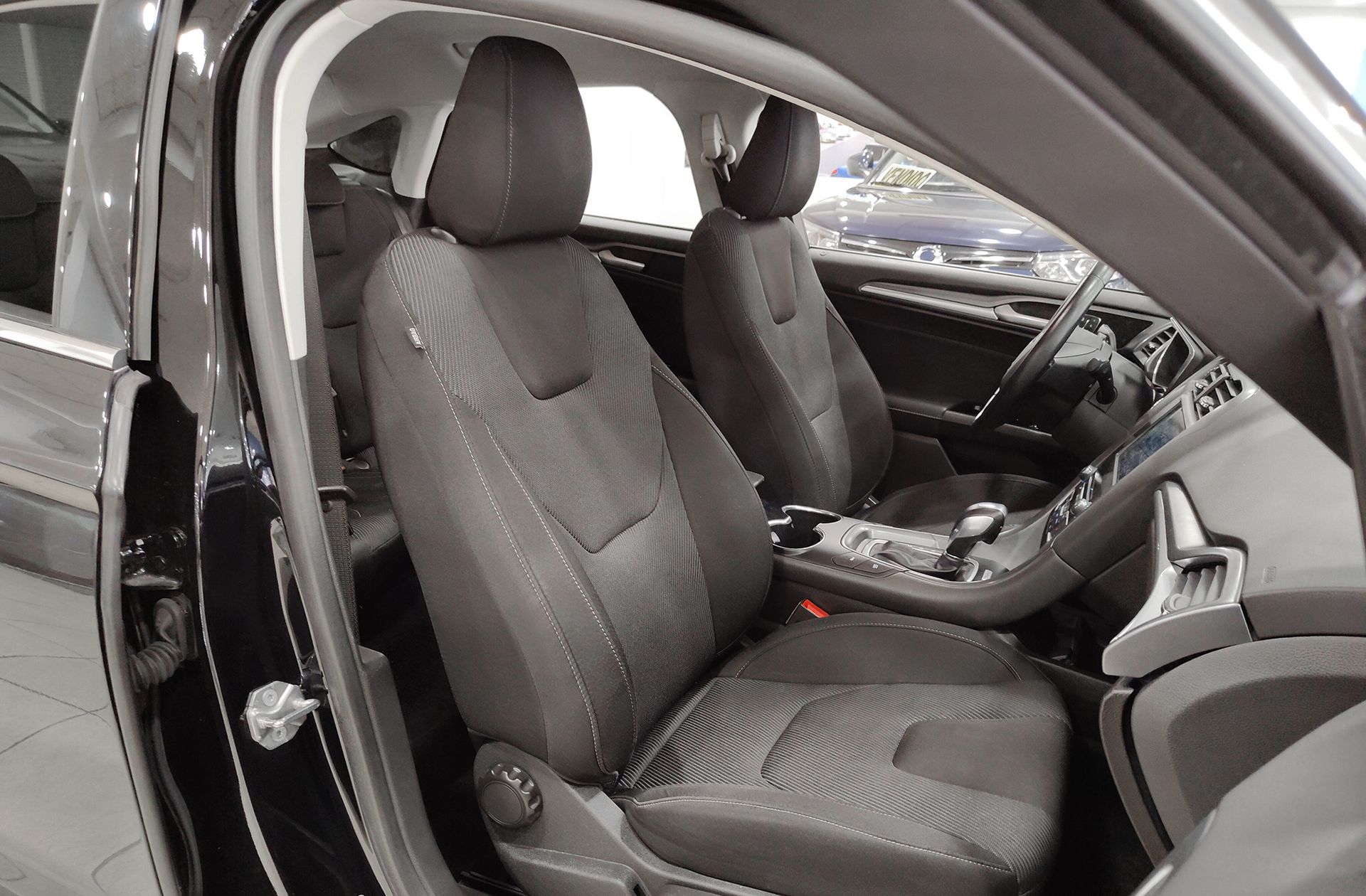Ford Mondeo 2.0 Híbrido HEV Sedan Titanium - foto 19