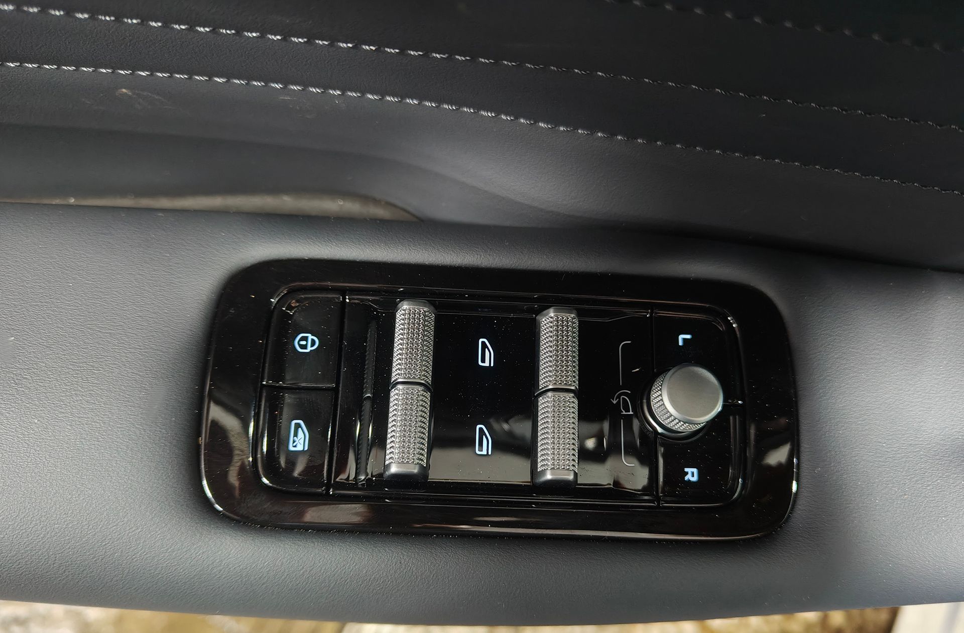 Geely Starray EM-i 1.5 PHEV Pro - foto 31
