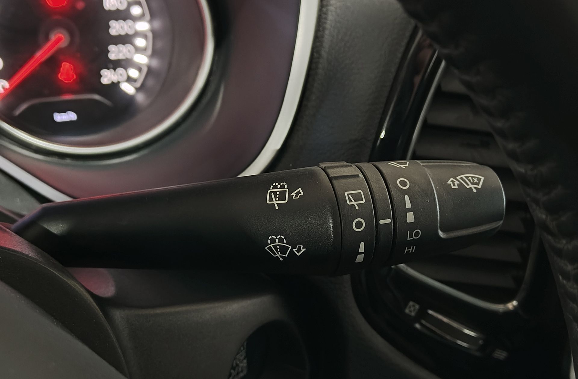 Jeep Compass 1.4 MultiAir Night Eagle 4x2 - foto 28