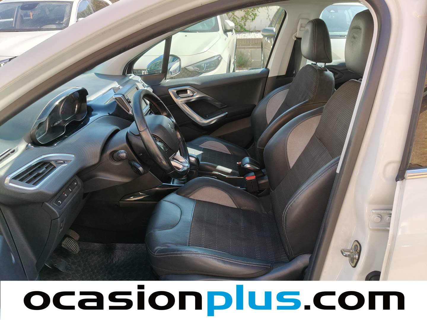 Foto asientos delanteros Peugeot 2008 Peugeot 2008 PureTech 110 S&S Allure (110 CV)