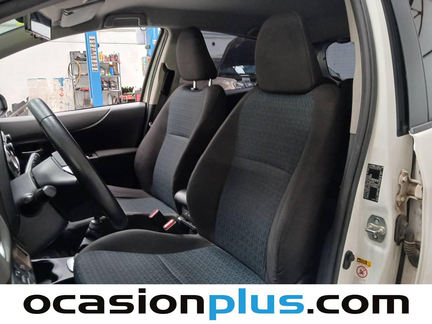 Foto asientos delanteros Toyota Yaris Toyota Yaris 100 Active (99 CV)