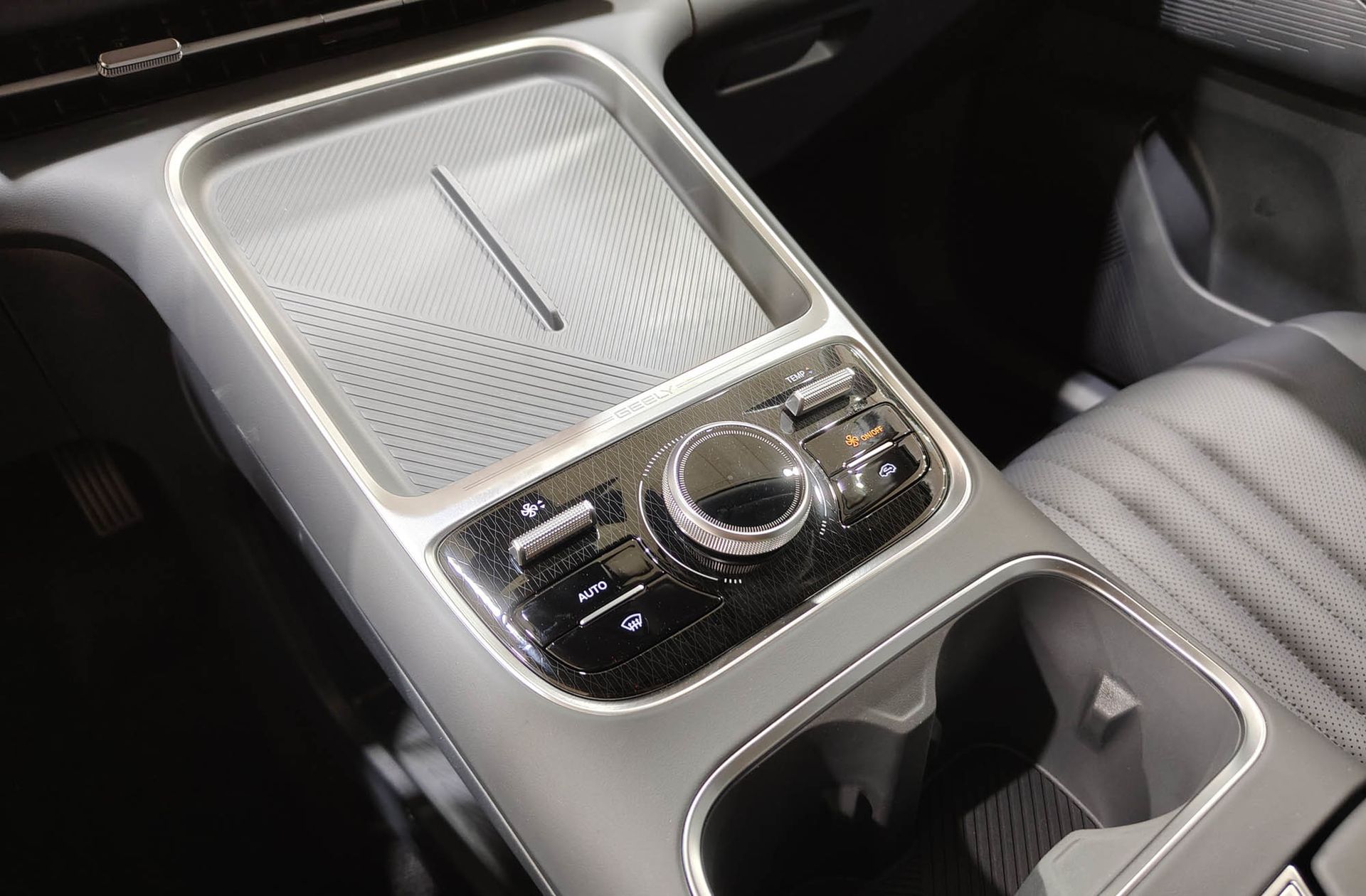 Geely Starray EM-i 1.5 PHEV Pro - foto 29