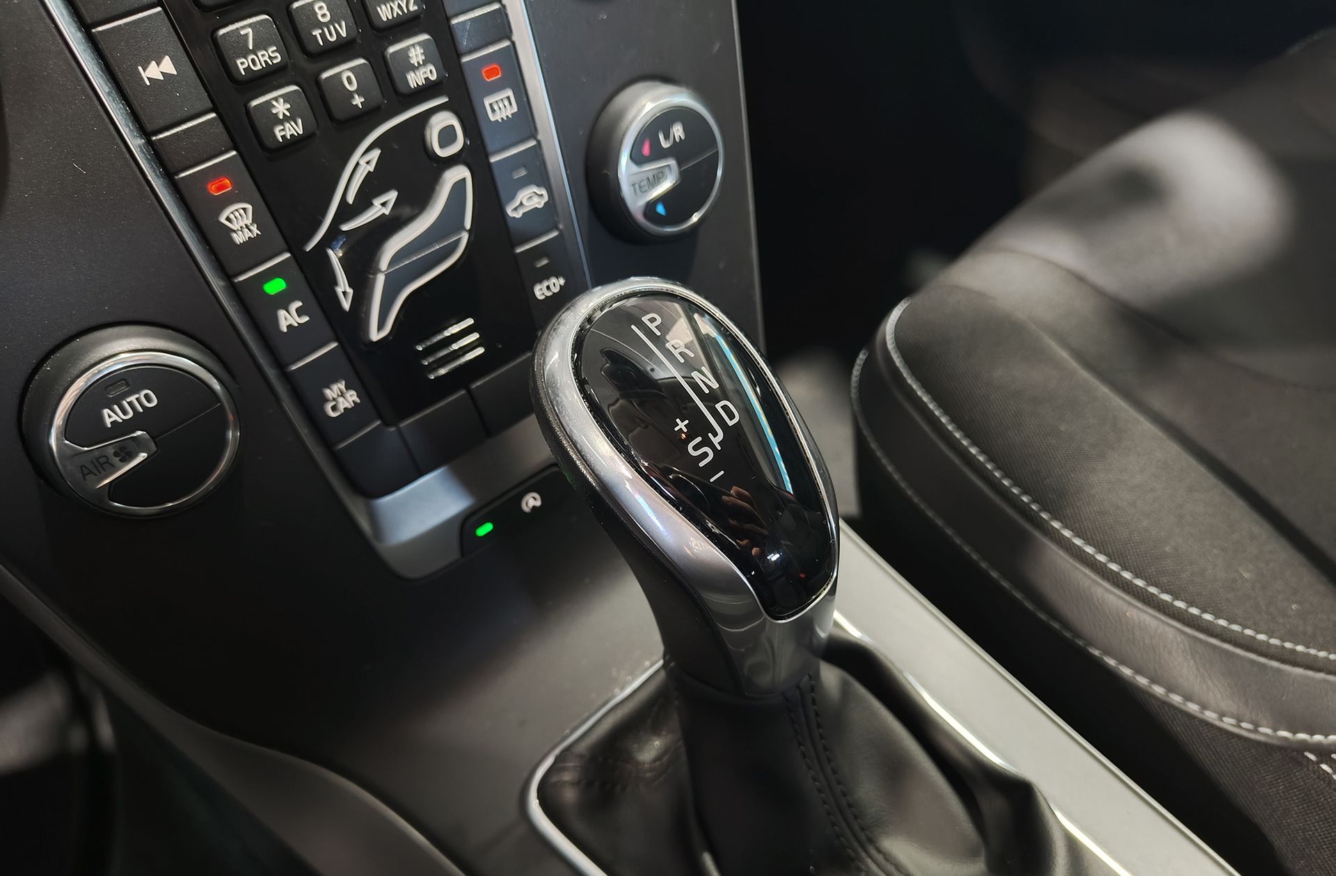 Volvo V40 T2 Momentum - foto 5
