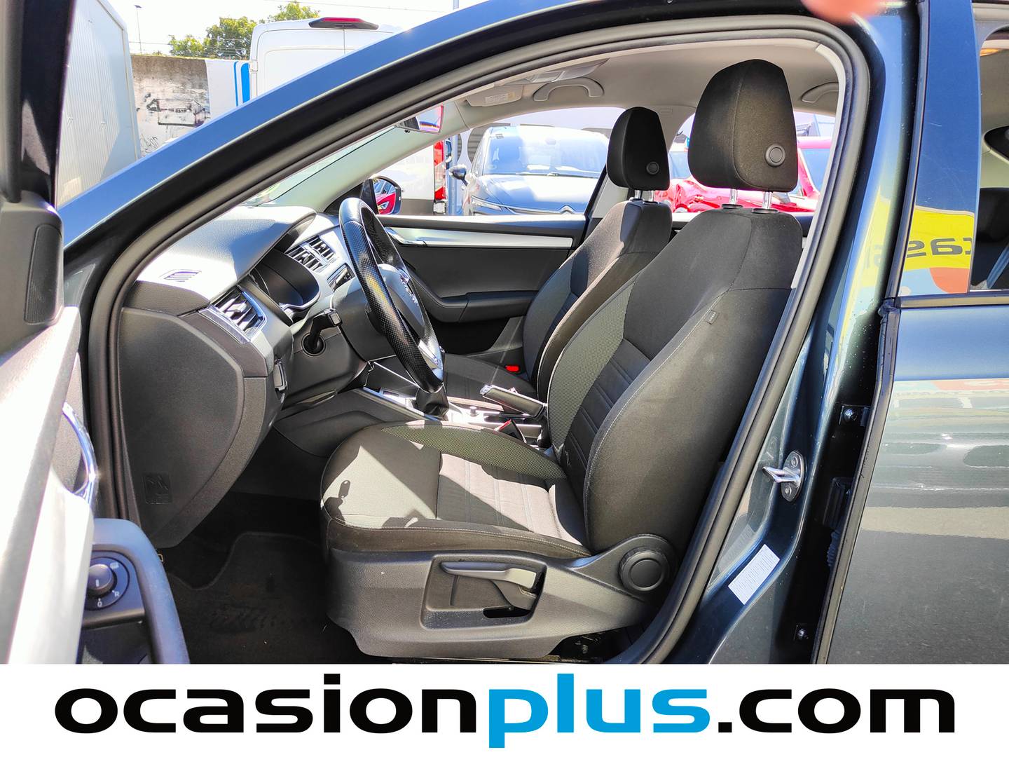 Foto asientos delanteros Skoda Octavia Skoda Octavia 1.6 TDI CR Like (115 CV)
