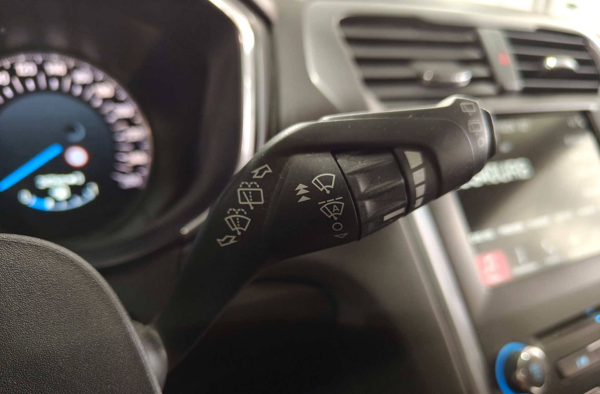 Ford Mondeo 1.5 EcoBoost Titanium - foto 22