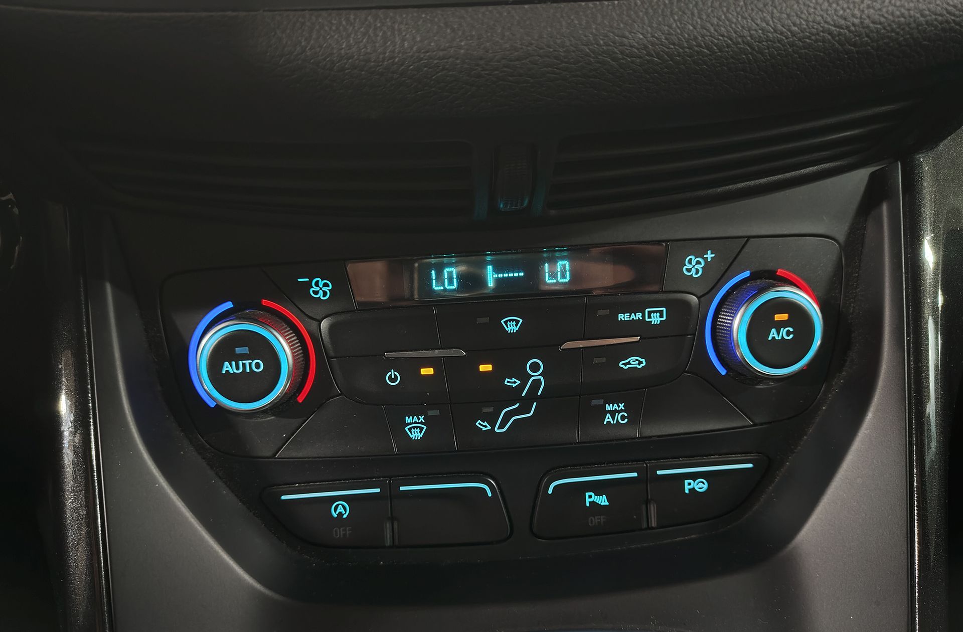 Ford Kuga 1.5 EcoBoost ST-Line 4x2 - foto 31
