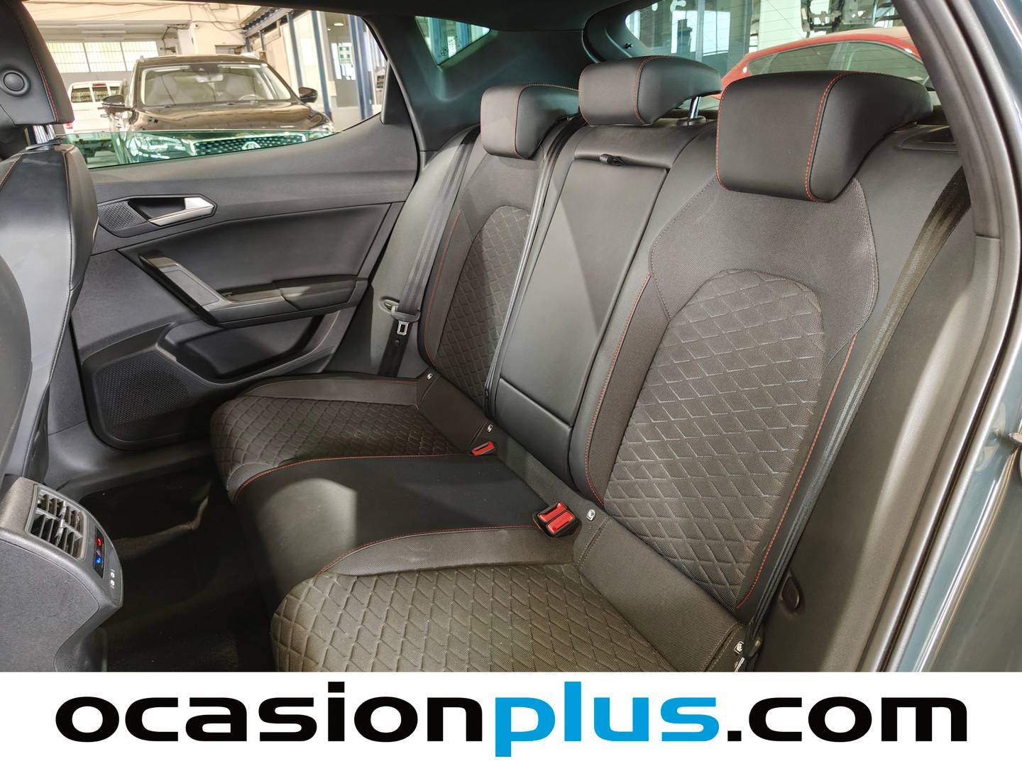 Foto asientos traseros Seat León Seat León 1.5 TSI S&S FR 25 Aniversario (116 CV)