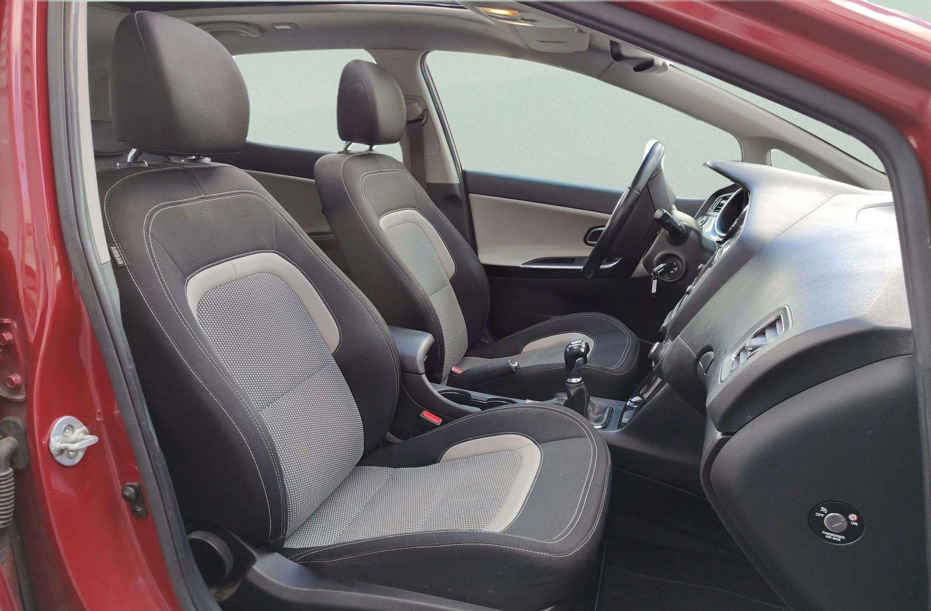 Kia Ceed 1.6 CRDi VGT Maracaná - foto 18