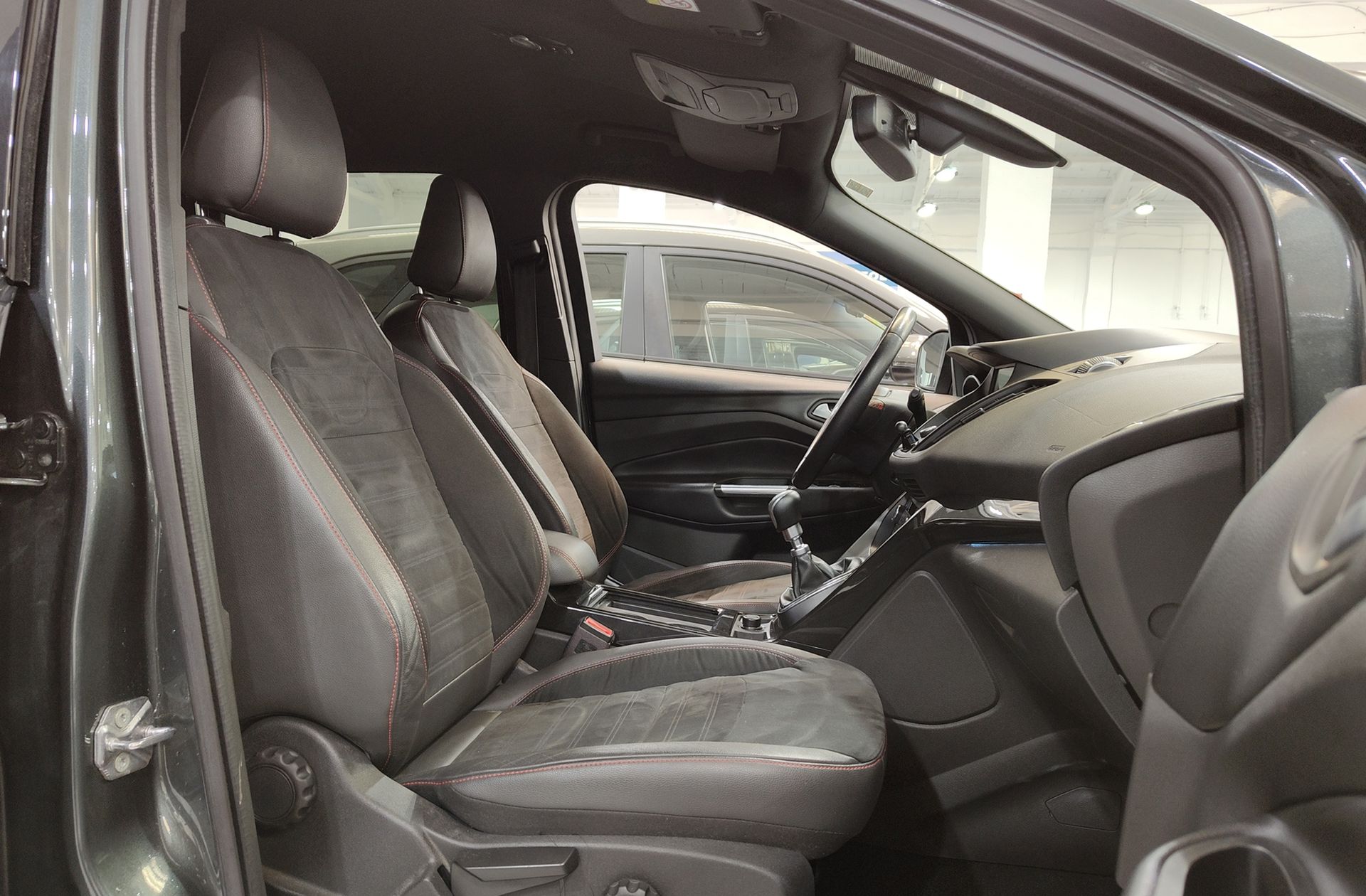 Ford Kuga 2.0 TDCi ST-Line 4x2 - foto 18