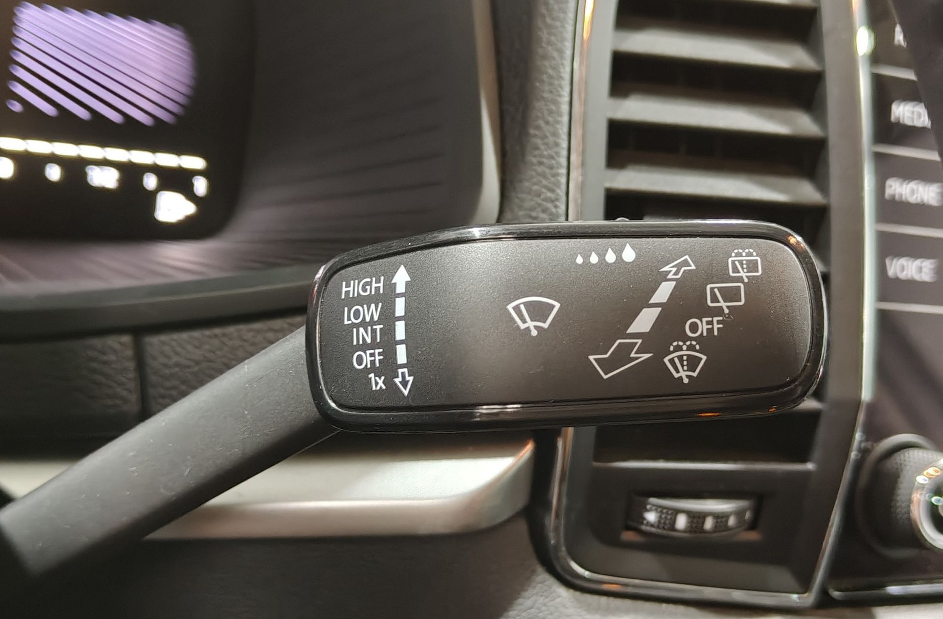 Škoda Karoq 2.0 TDI Selection - foto 28