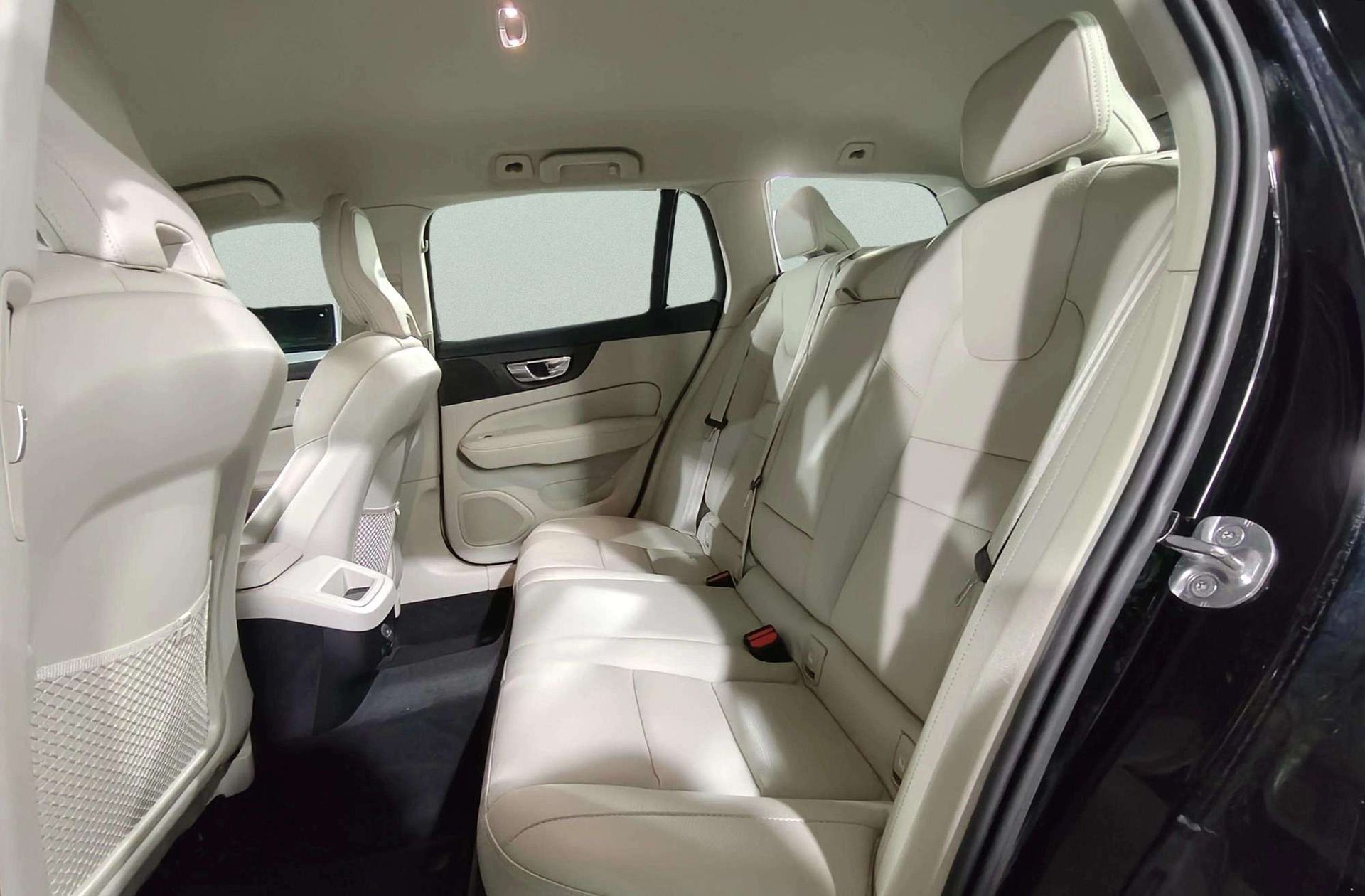 Volvo V60 B4 D Cross Country Core AWD - foto 12