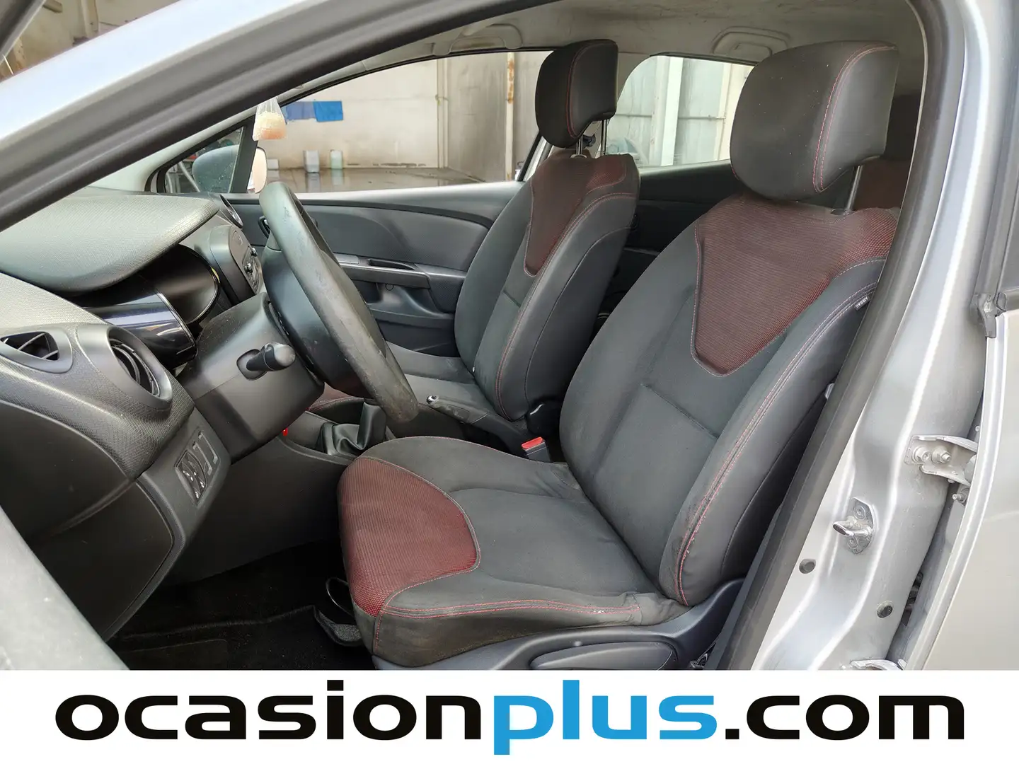 Foto Renault Clio Renault Clio 1.2 Authentique (75 CV)