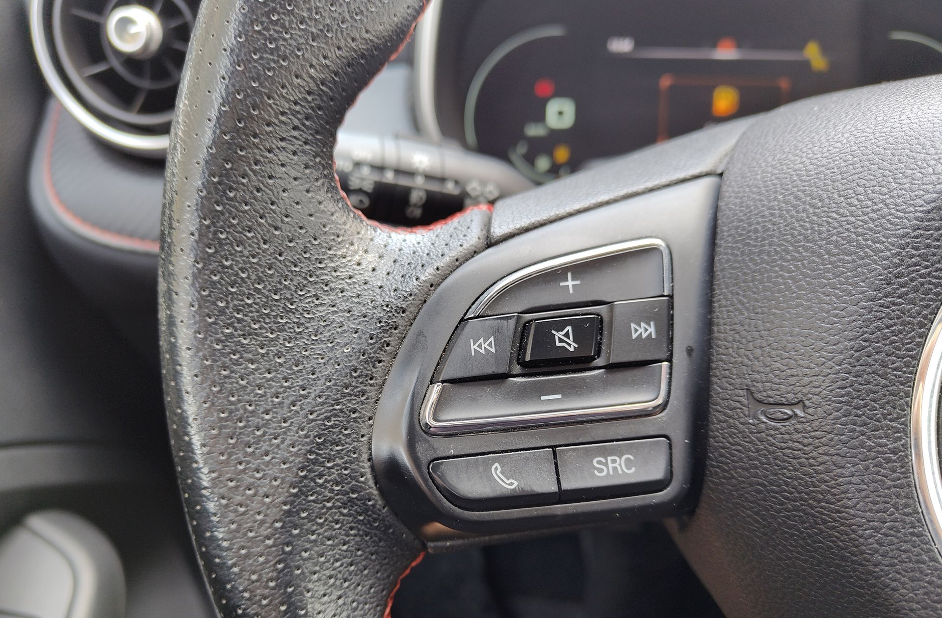 MG ZS 1.0T Luxury - foto 28