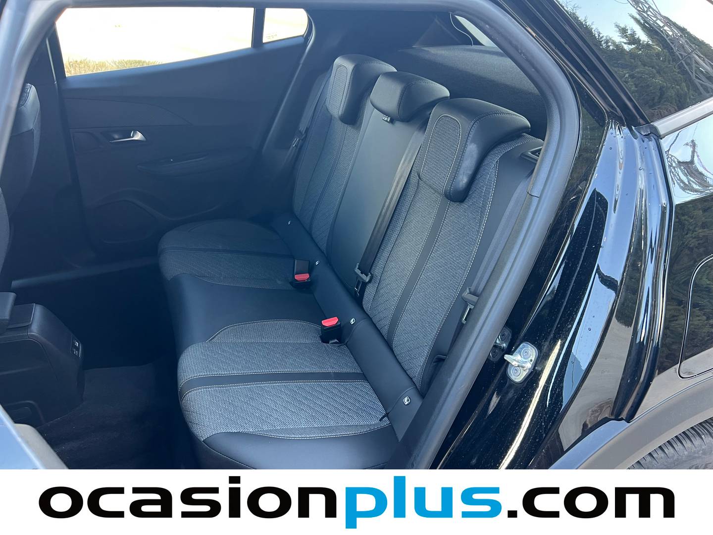 Foto Peugeot 2008 Peugeot 2008 Allure Hybrid eDCS6 (136 CV)