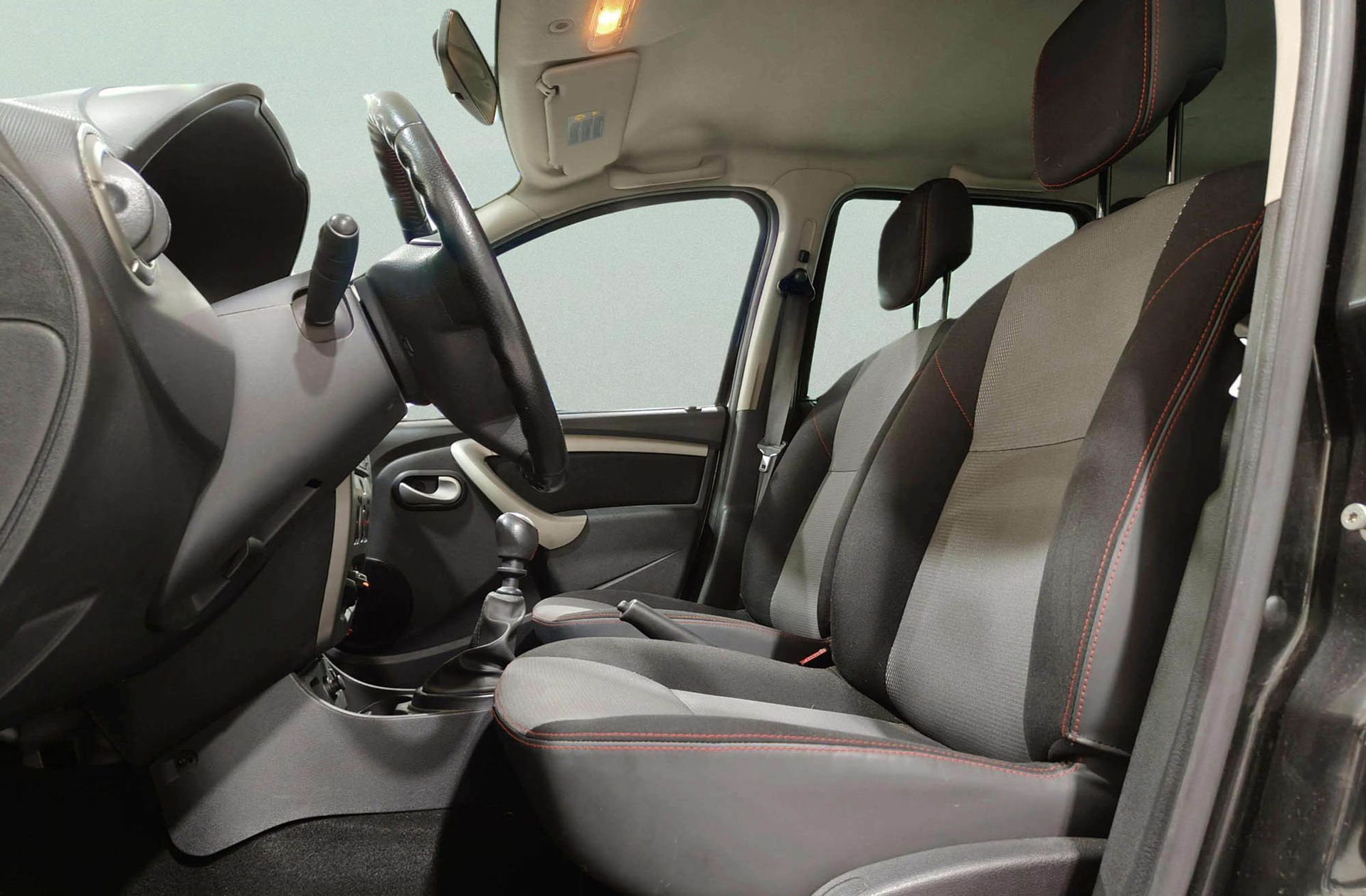 Dacia Duster Laureate dCi - foto 8