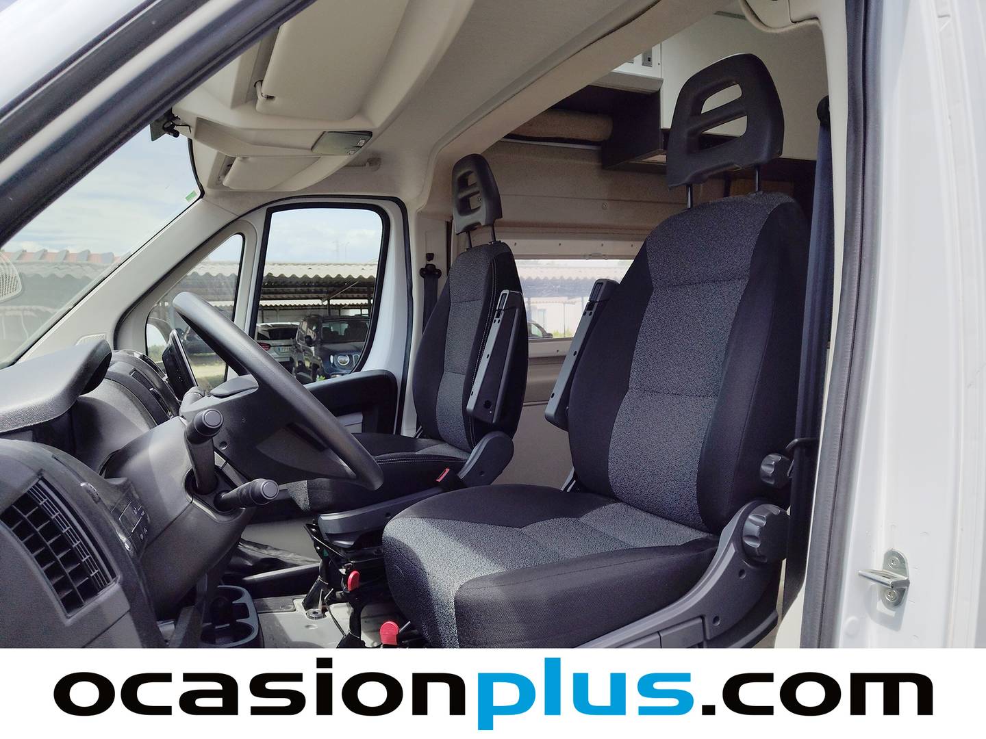 Foto asientos delanteros Fiat Ducato Fiat Ducato Furgón 35 Larg Sup Alto 2.3 Mjet (148CV) CAMPERIZADA