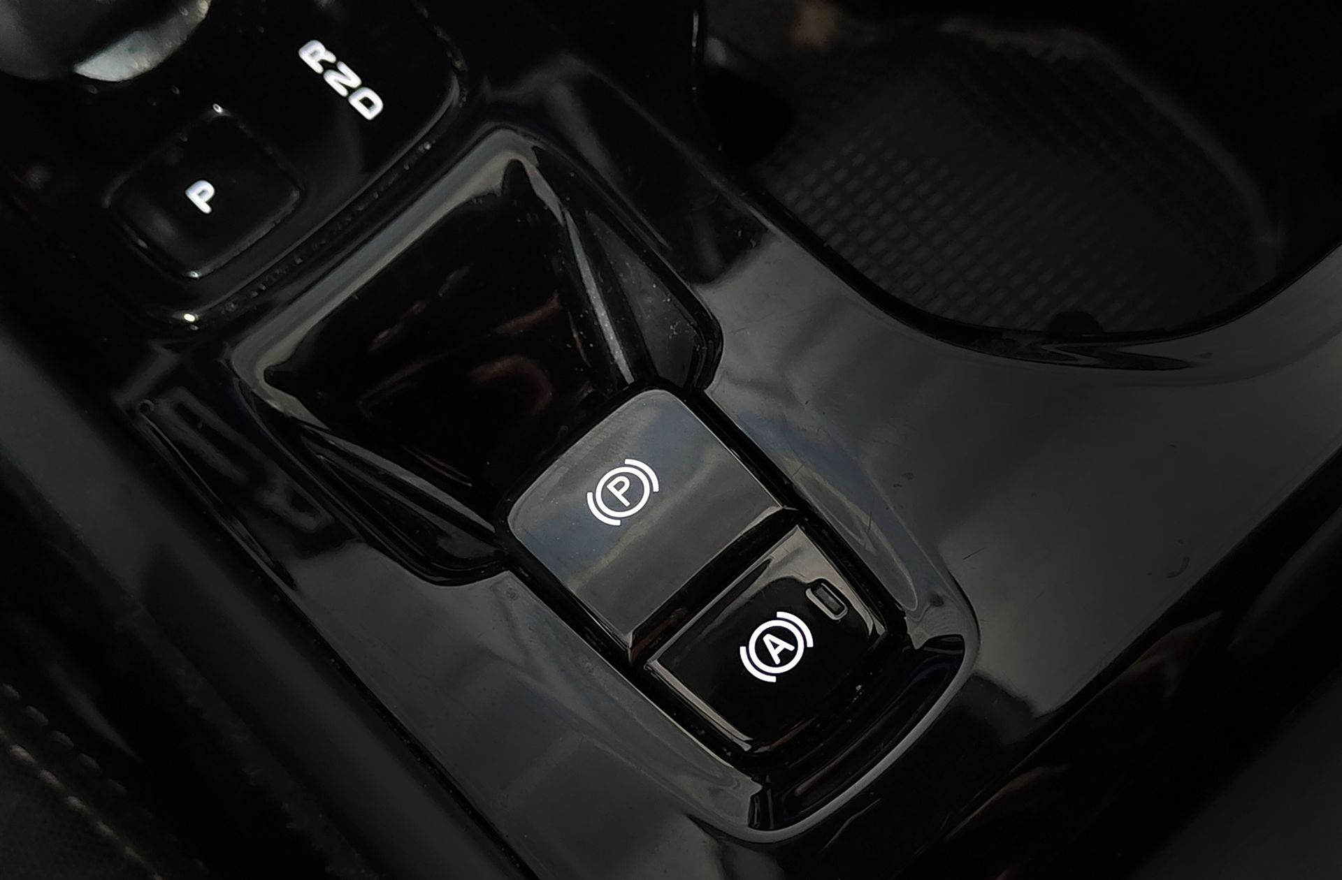Volvo XC40 B3 Gasolina Mild hybrid Plus Dark - foto 43