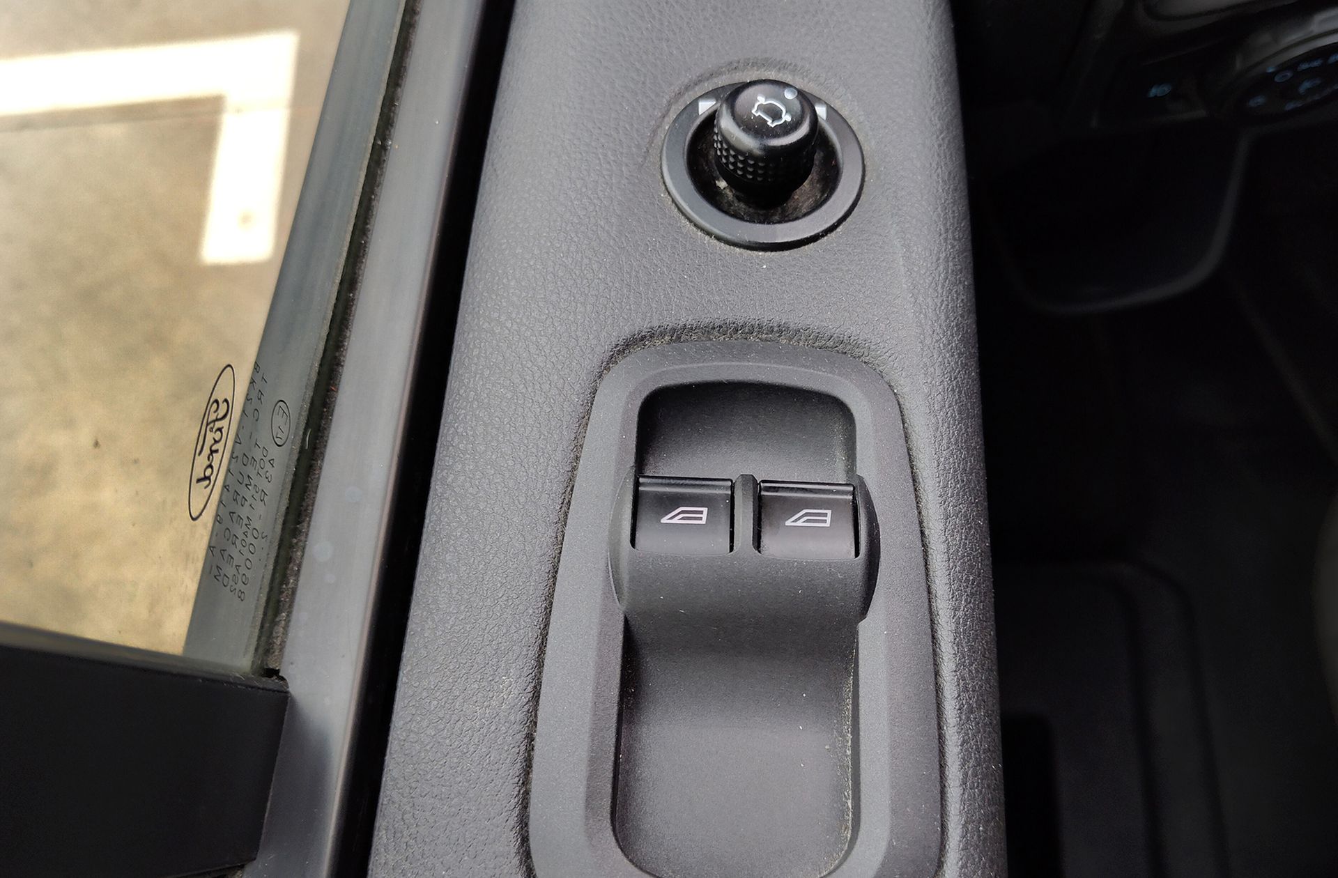 Ford Transit Custom Kombi 2.2 TDCi 300 L1 Trend 9 plazas - foto 30