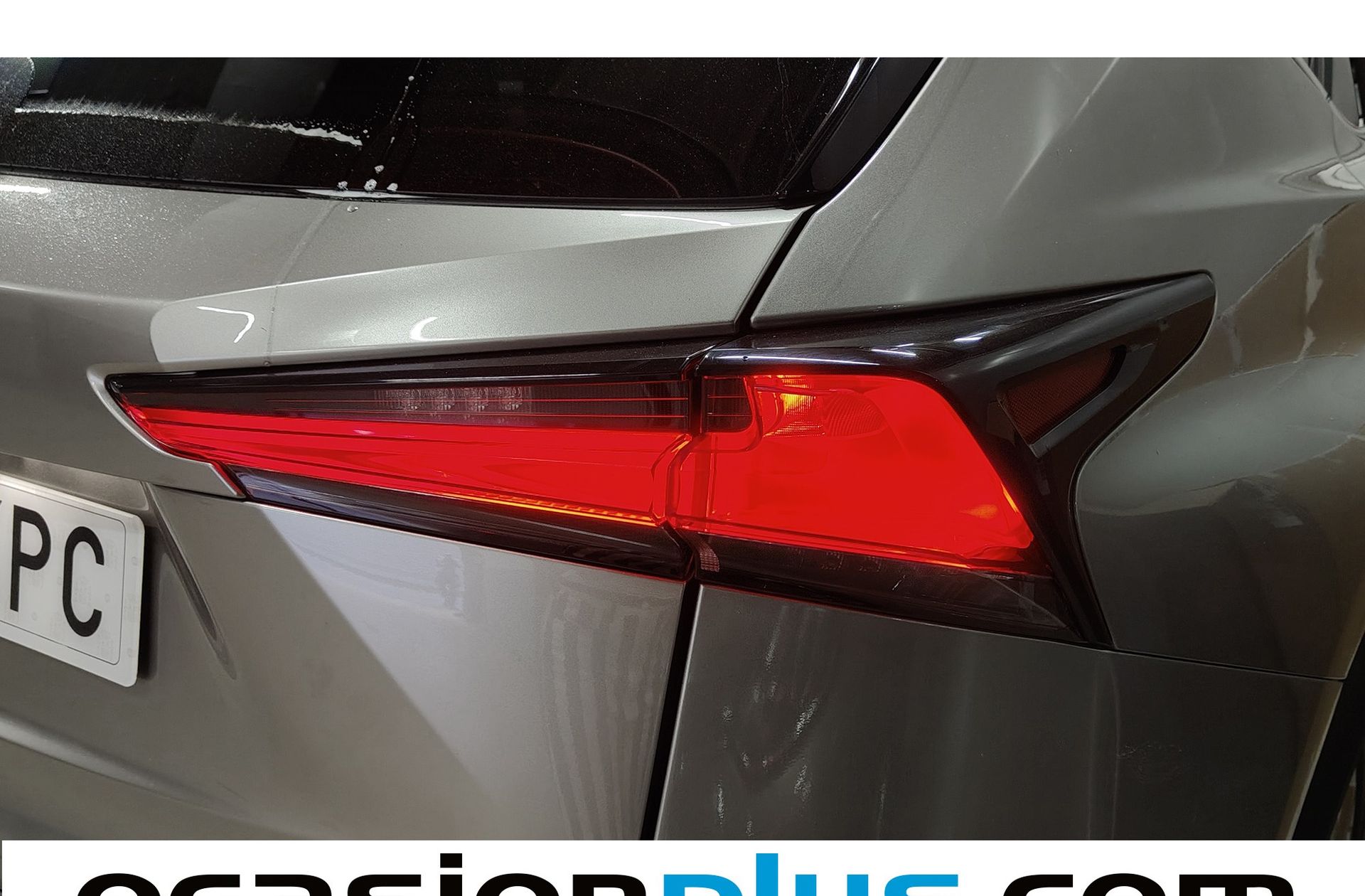 Lexus NX 300h Executive 4WD - foto 18