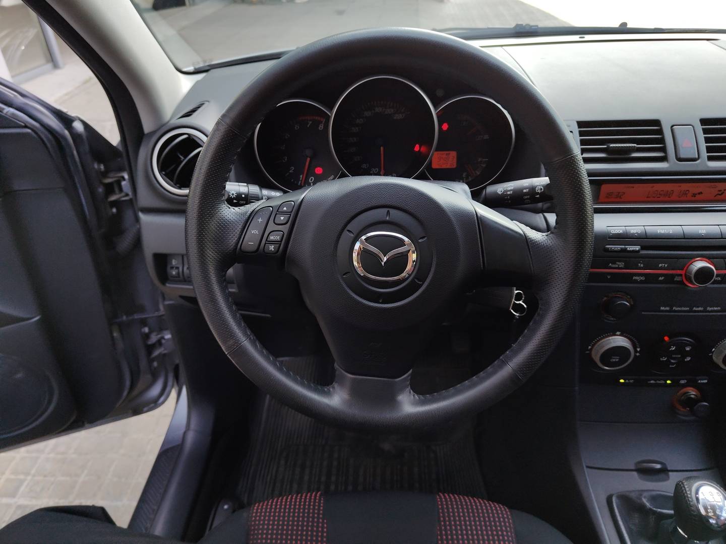 Extras y acabados del Mazda Mazda3 Mazda Mazda 3 1.6 VVT Active+ (105 CV)
