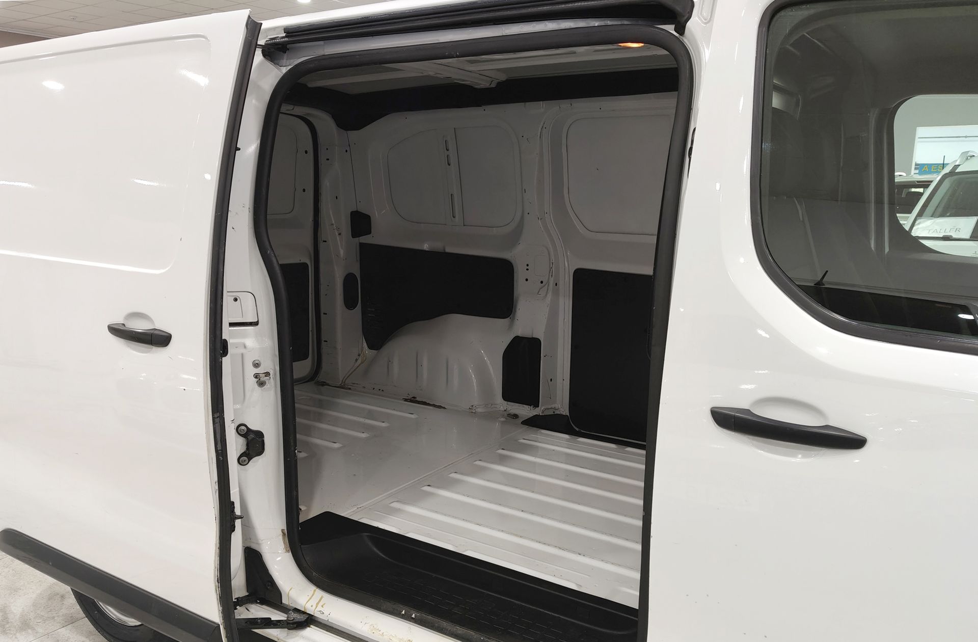 Peugeot Expert Furgon BlueHDi 120 Pro Standard - foto 12