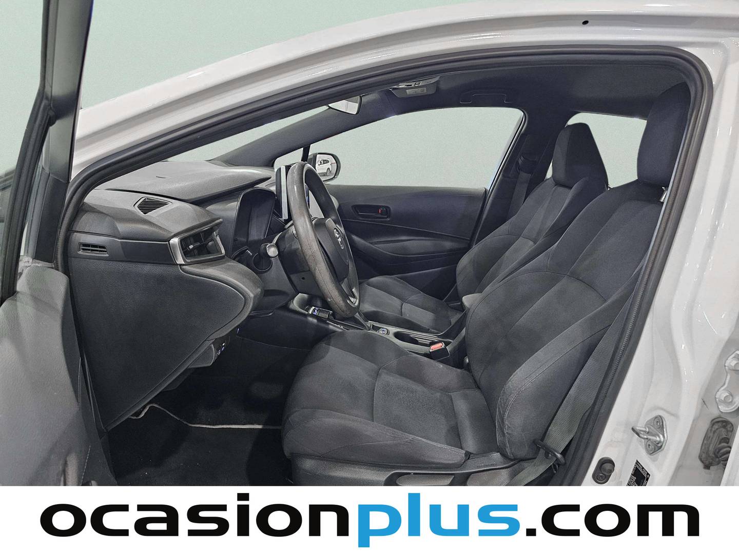 Foto asientos delanteros Toyota Corolla Toyota Corolla 1.8 125 Híbrido Active Tech E-CVT (122 CV)