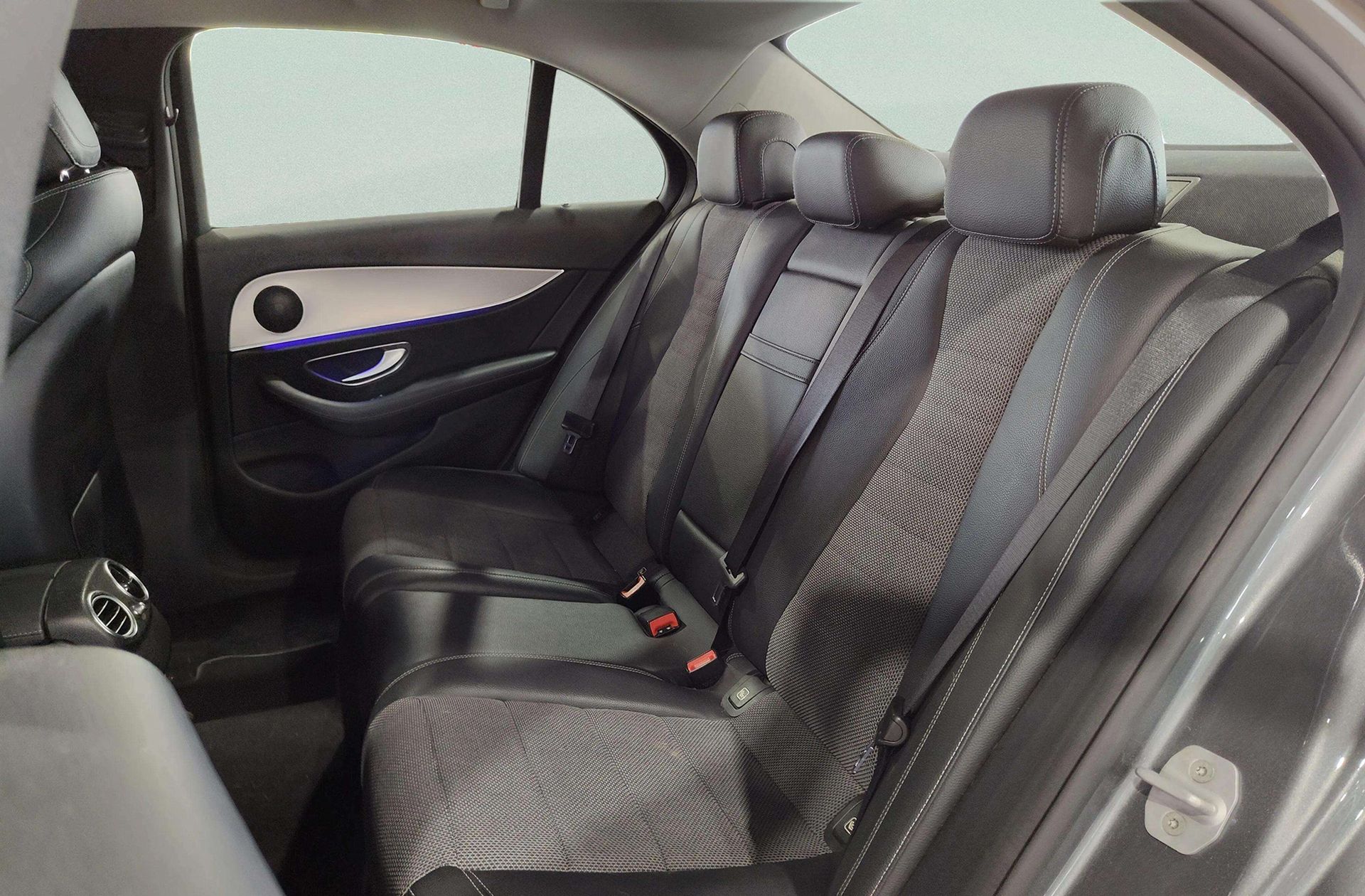 Mercedes-Benz Clase E E 220 d Pack AMG - foto 12