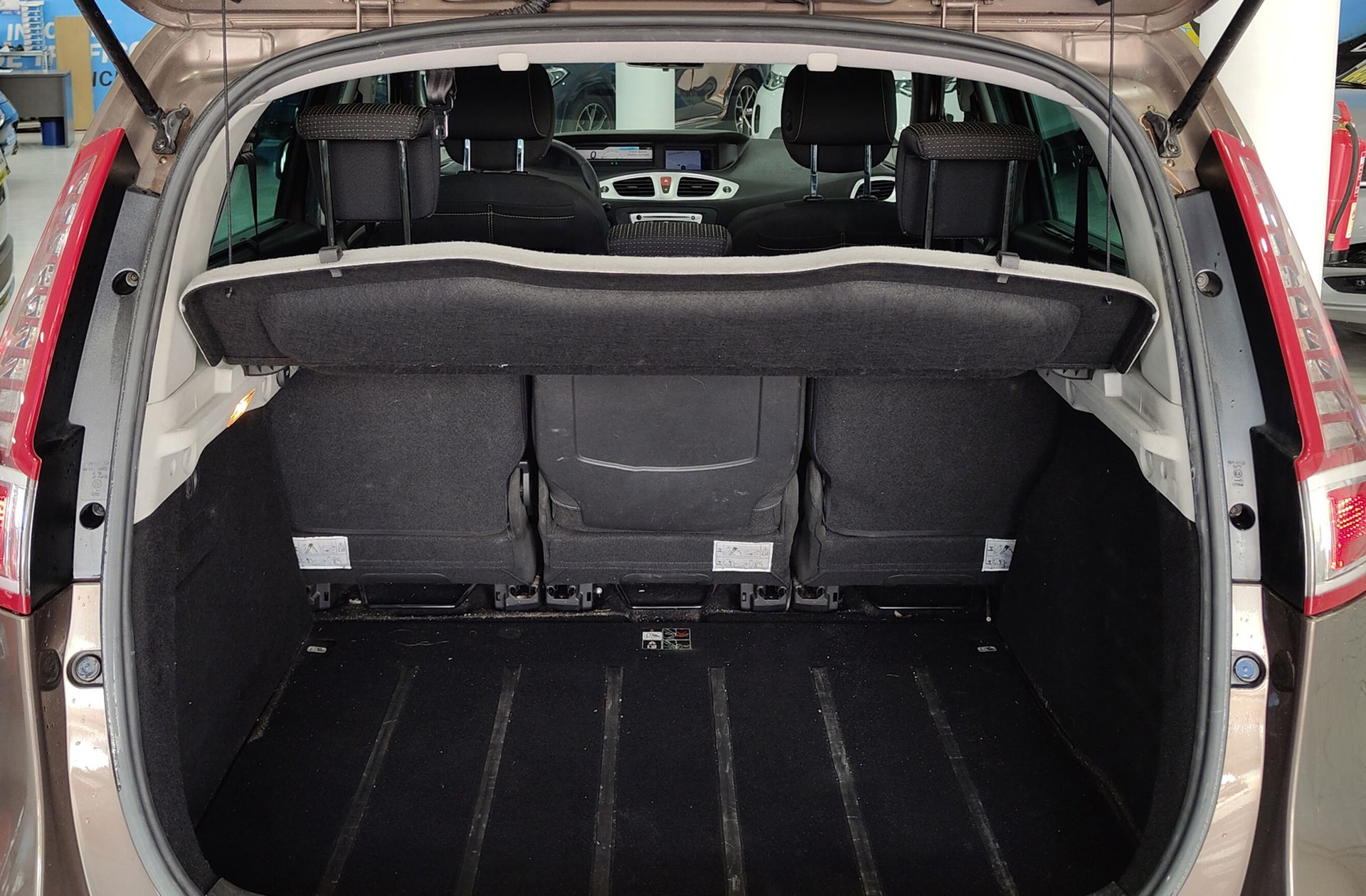Renault Scénic 1.9 dCi Family Edition - foto 14
