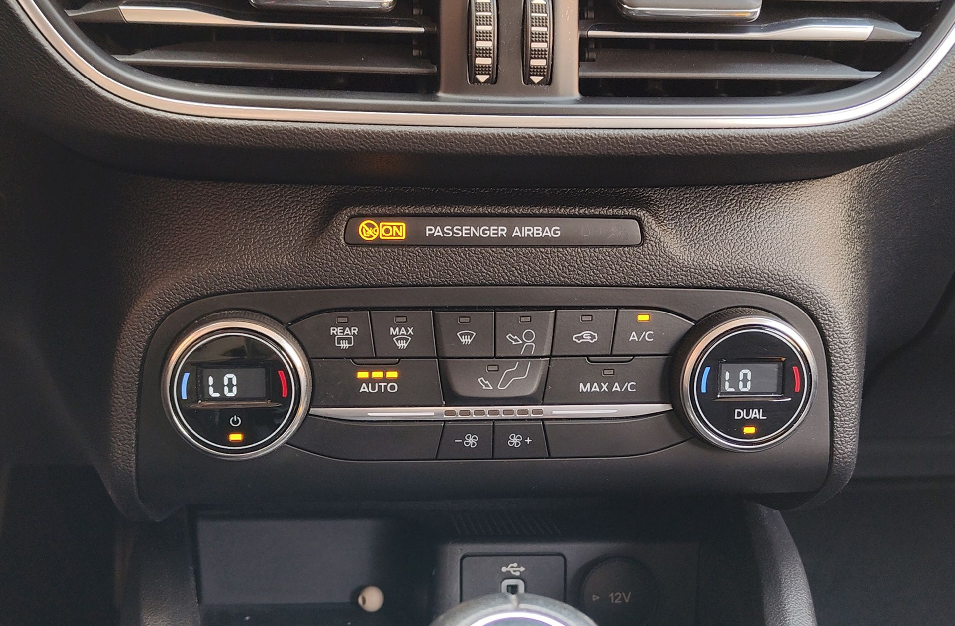 Ford Focus 1.0 EcoBoost Active - foto 34