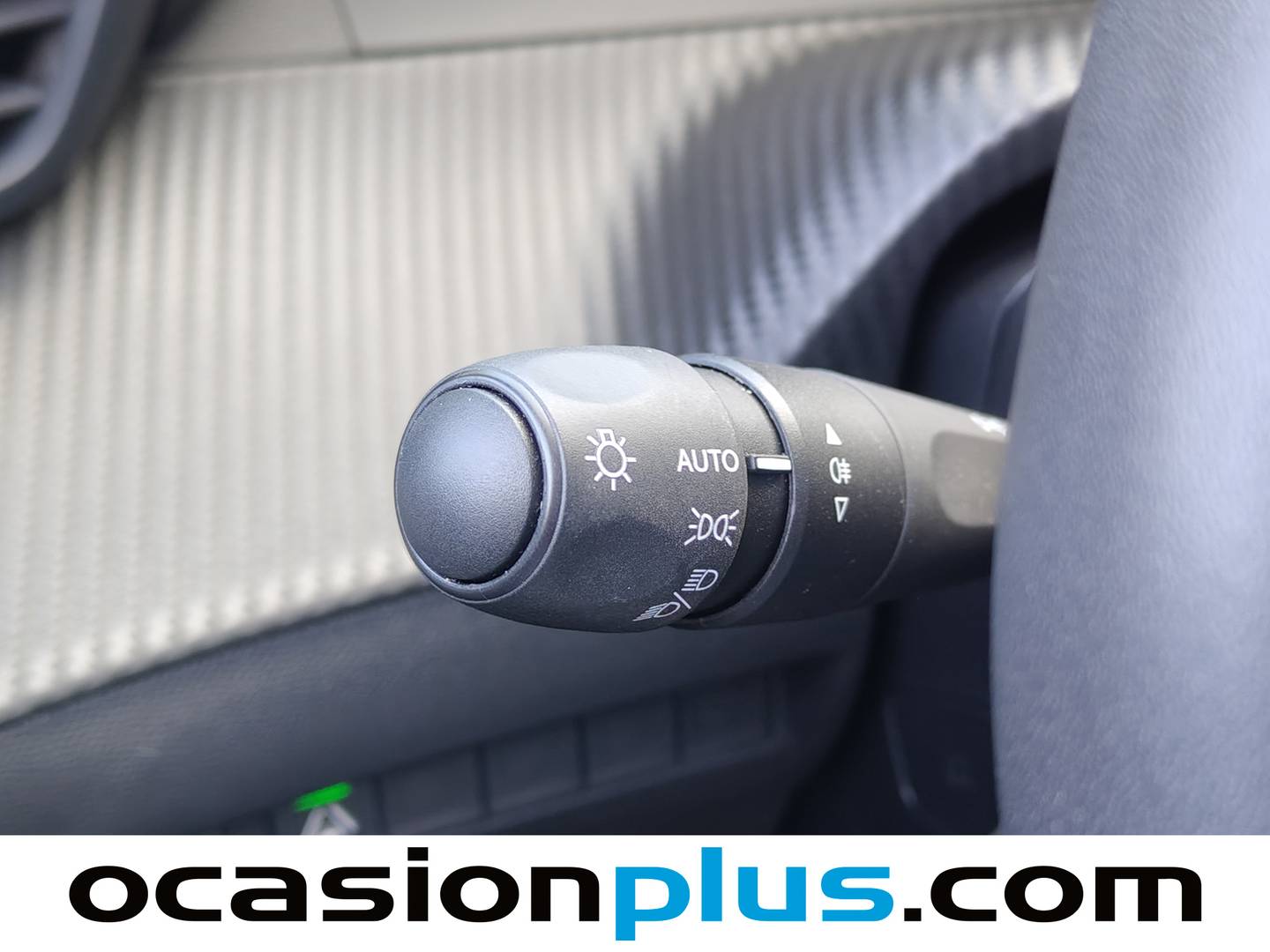 Foto Peugeot 2008 Peugeot 2008 Allure Hybrid eDCS6 (136 CV)