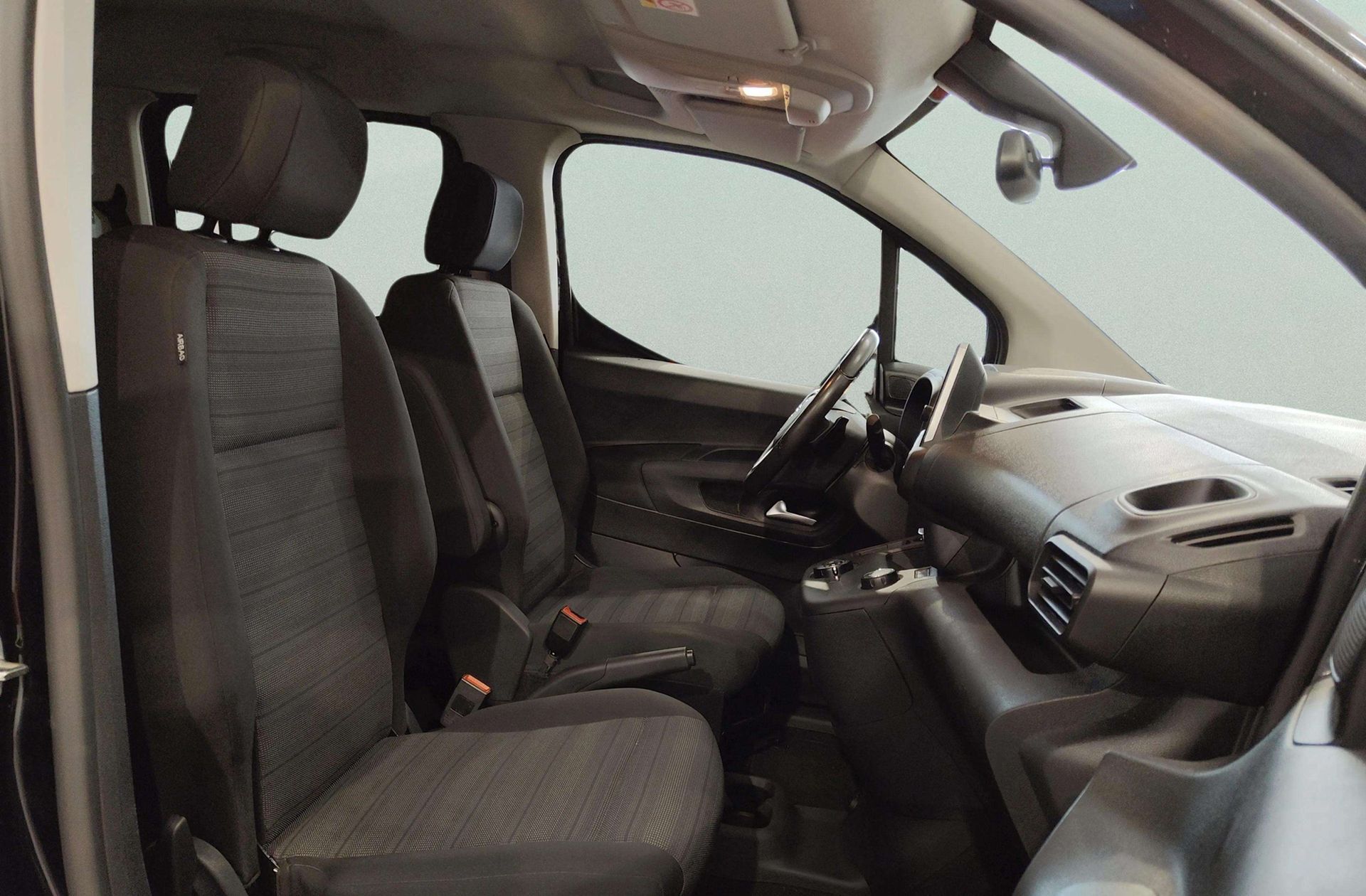 Opel Combo 1.2 T Elegance Plus L - foto 16