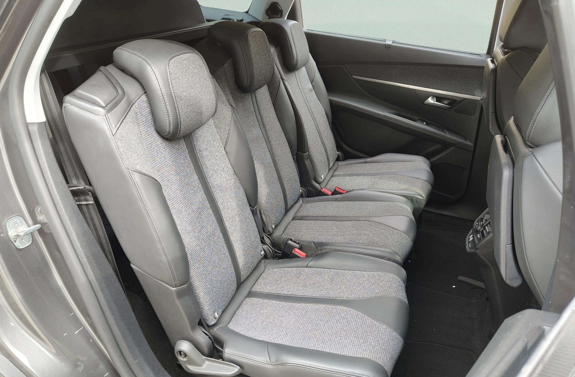 Peugeot 5008 BlueHDi 130 Allure EAT8 7 plazas - foto 19