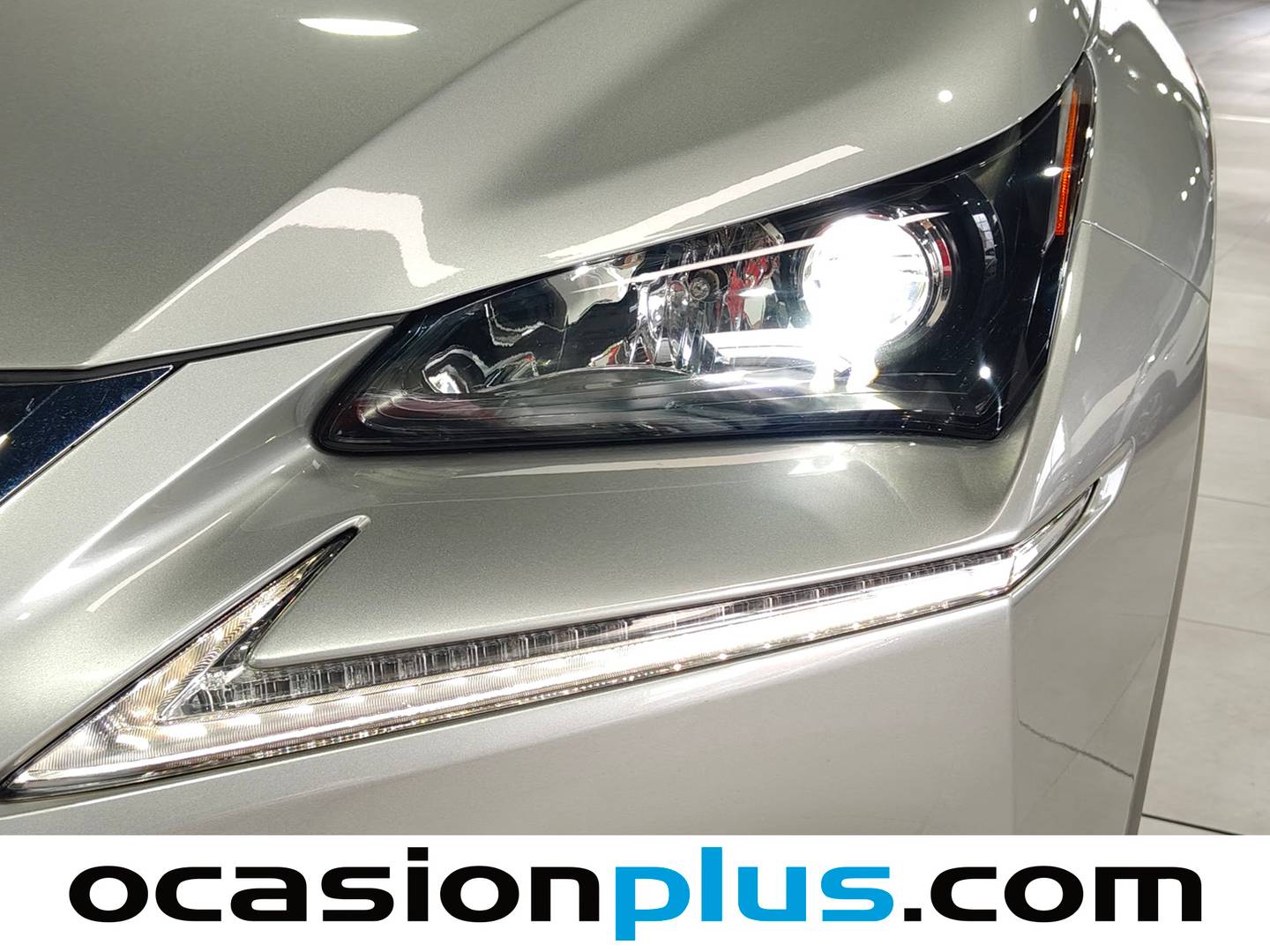 Equipamiento del Lexus NX Lexus NX 300h Corporate 2WD (197 CV)