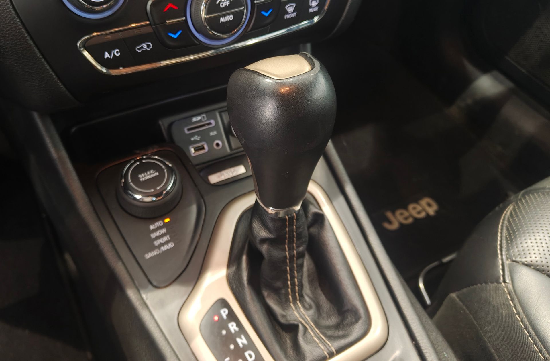 Jeep Cherokee 2.2 CRD Limited 4x4 Ac. D.II - foto 5