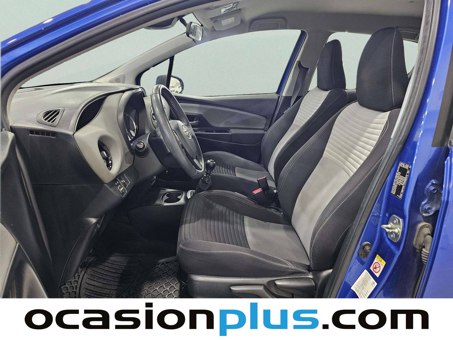 Foto asientos delanteros Toyota Yaris Toyota Yaris 1.5 Active (111 CV)