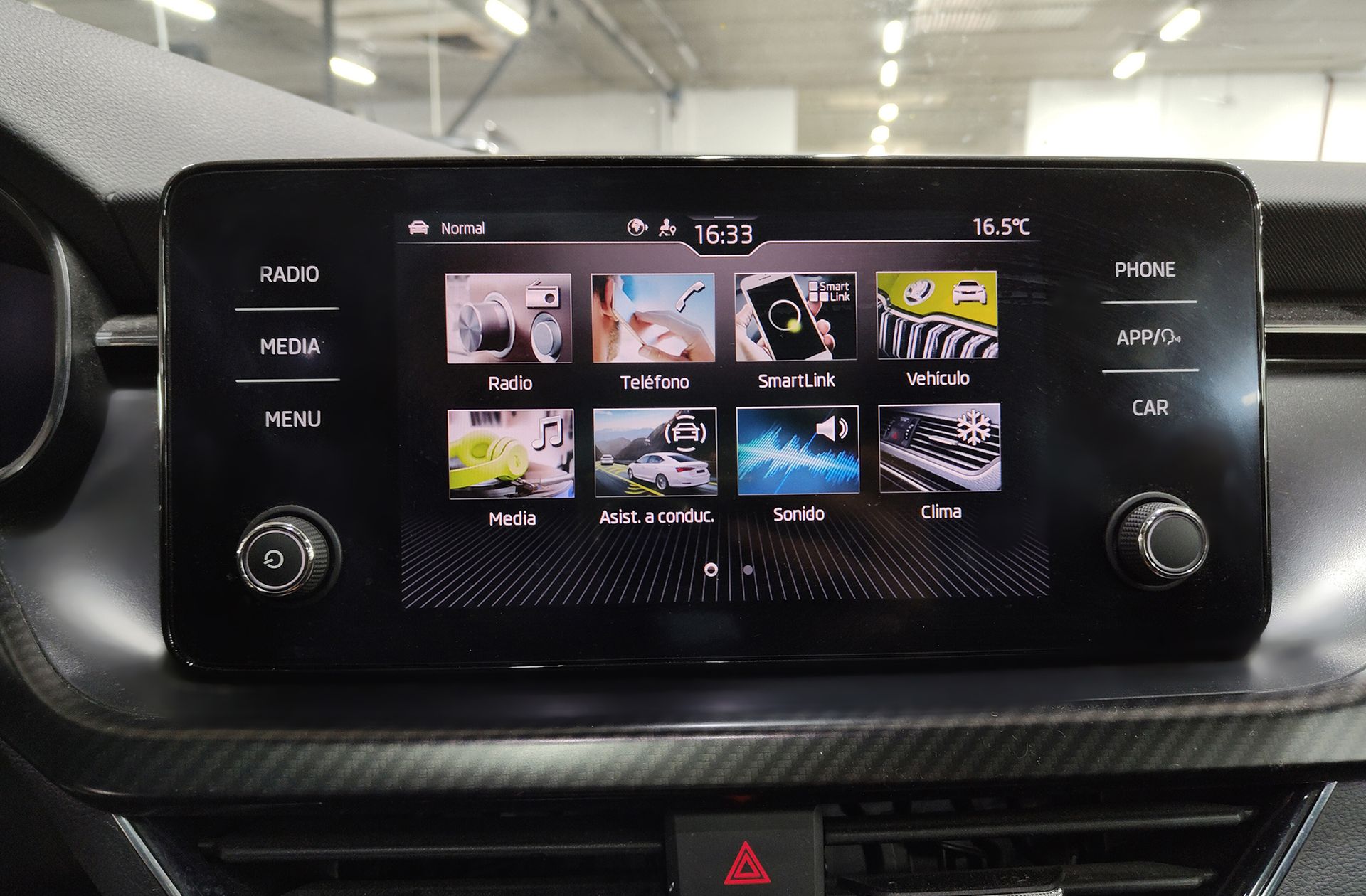 Škoda Scala 1.0 TSI Montecarlo DSG - foto 35